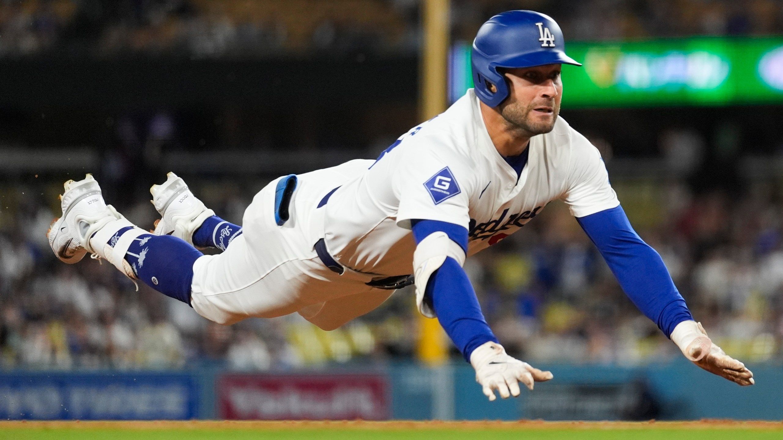 2560x1440 Kiermaier dislocates finger ahead of MLB playoffs
