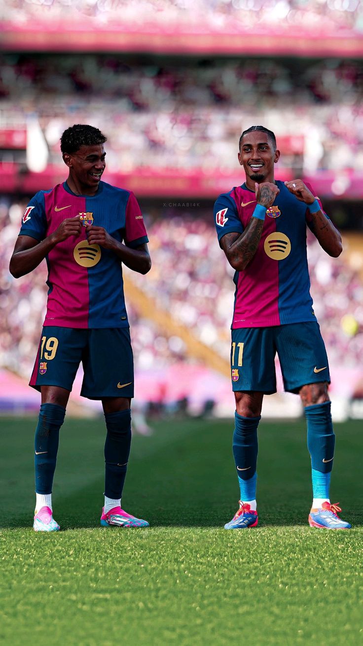 736x1308 Lamine Yamal & Raphina