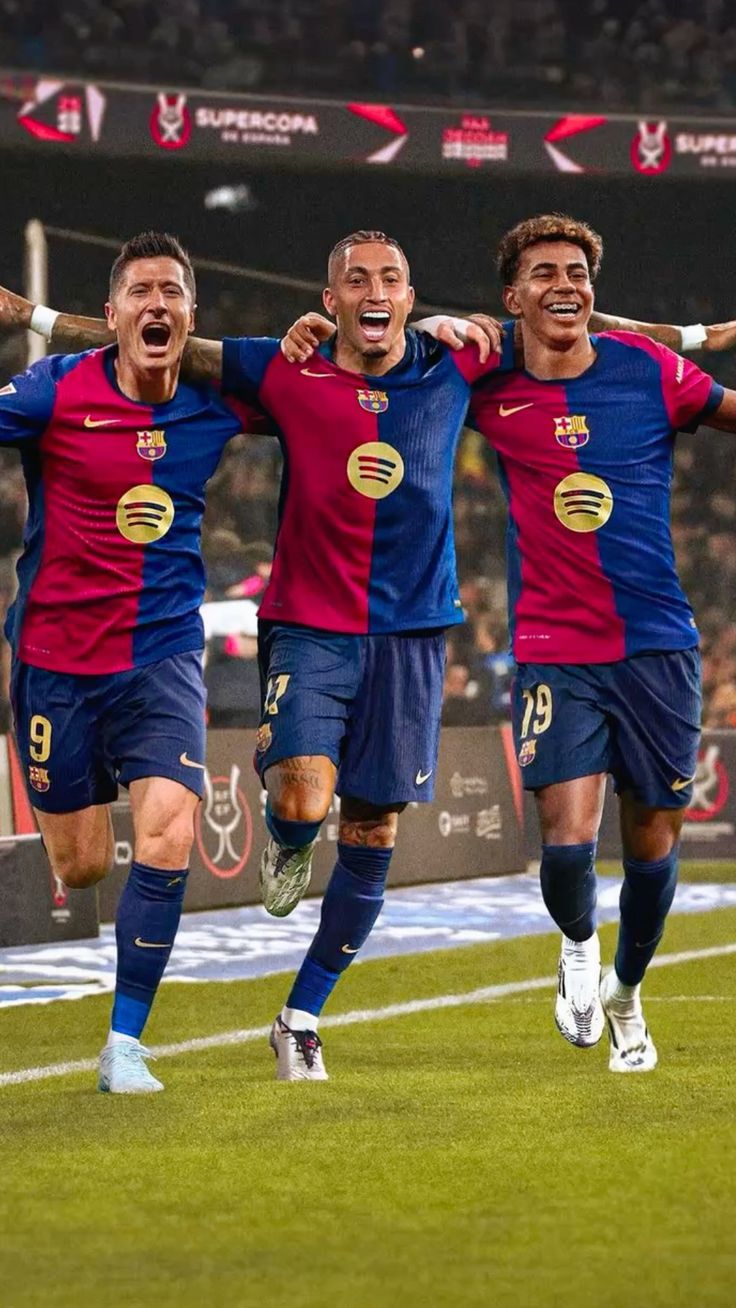 736x1308 Lamine Yamal & Robert Lewandowski & Raphel Raphinha