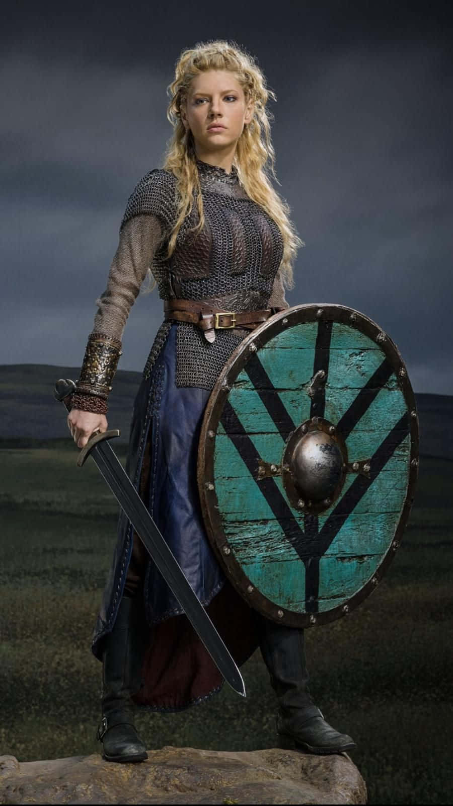 900x1601 Download These Brave Female Viking Warriors Prove That Even In A Male Dominated World, Women Can Rise Above To Defend Their Honor And Beliefs. Picture