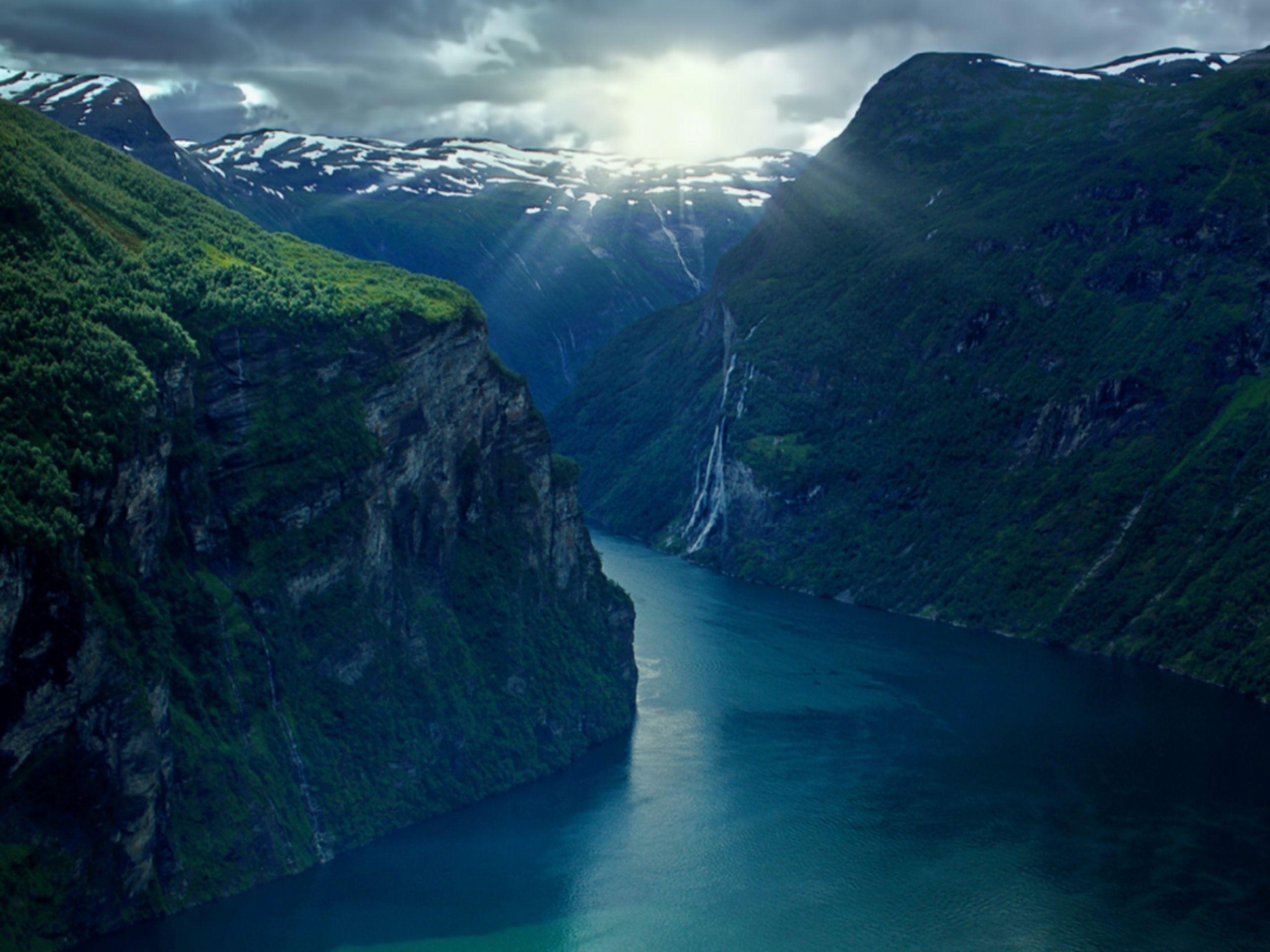 2560x1920 Fjord Wallpaper