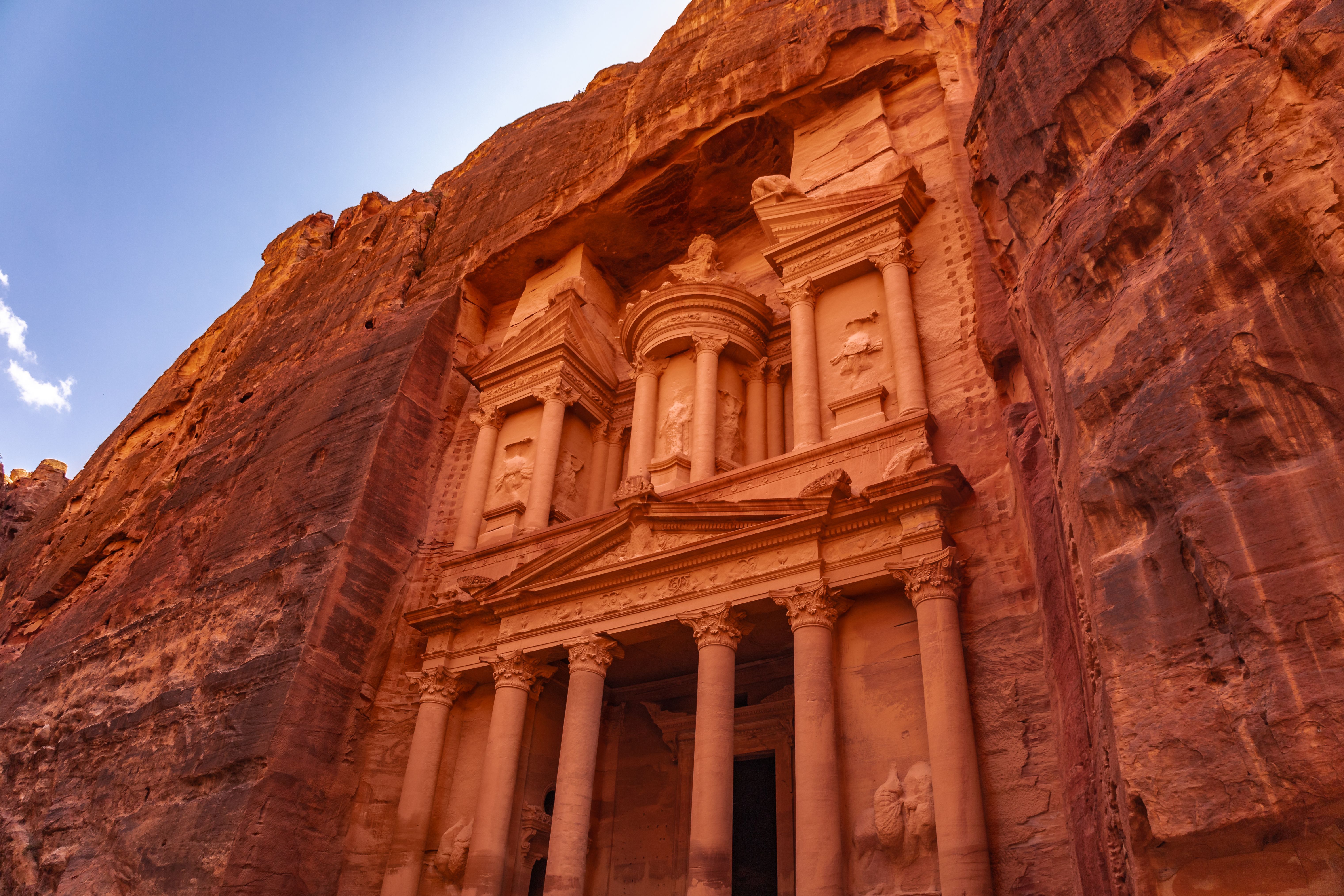 6082x4055 The Treasury in Petra · Free