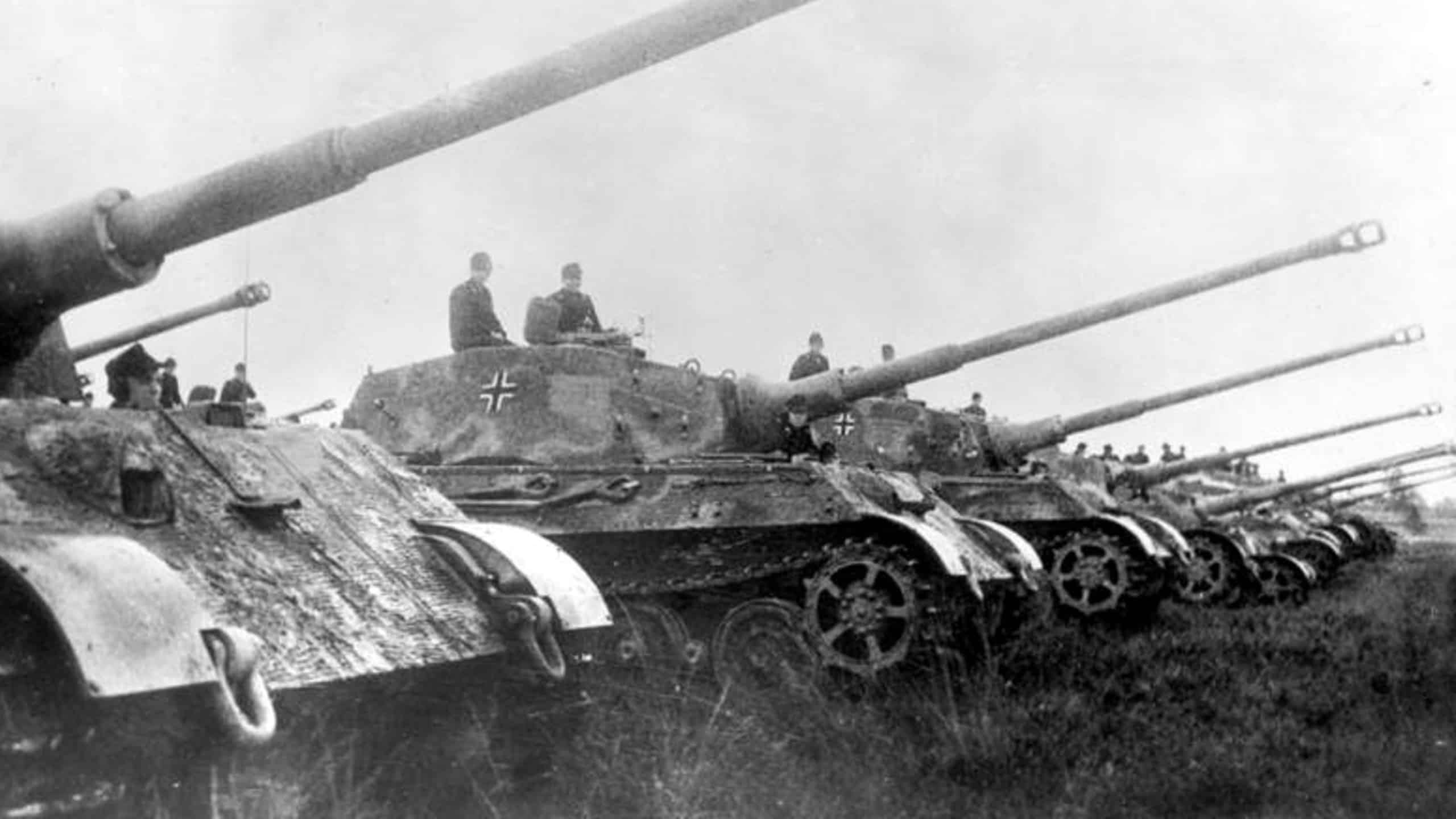 2560x1440 Paradox of the German Tiger II Tank Armory Life