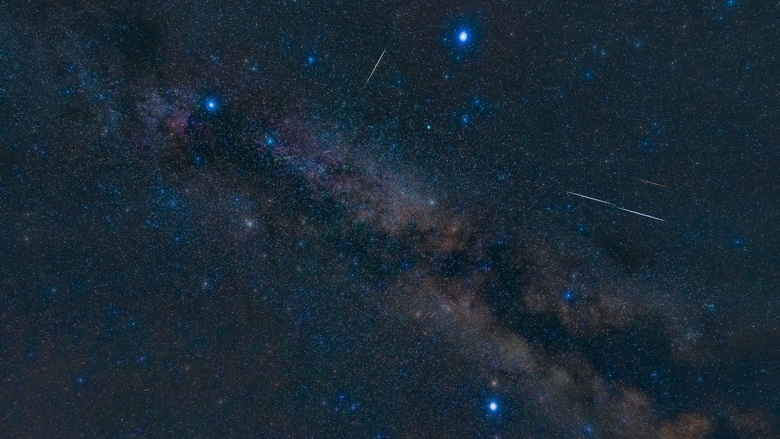 2560x1440 Skywatching Battle Royale: The Big Dipper vs. the Southern Cross