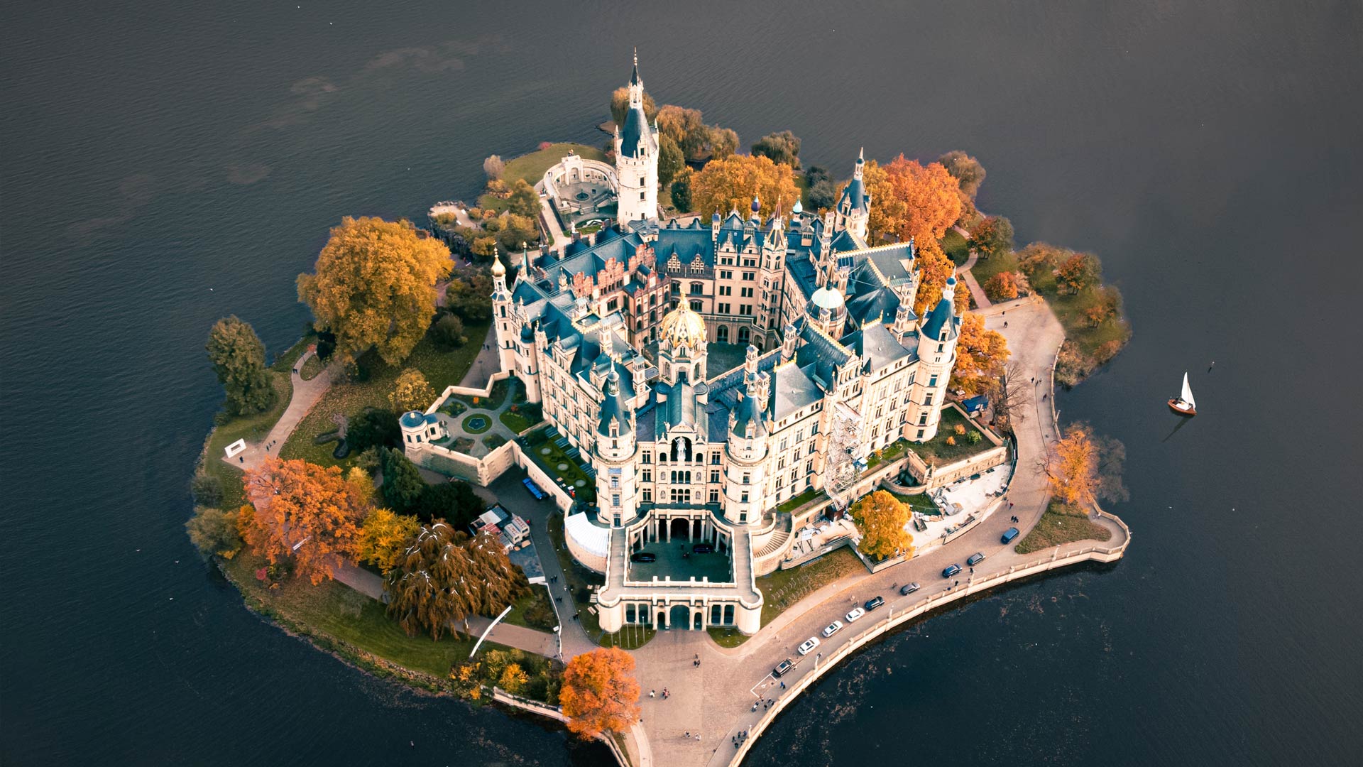 1920x1080 Bing image: Schwerin Castle on Lake Schwerin, Germany Wallpaper Gallery