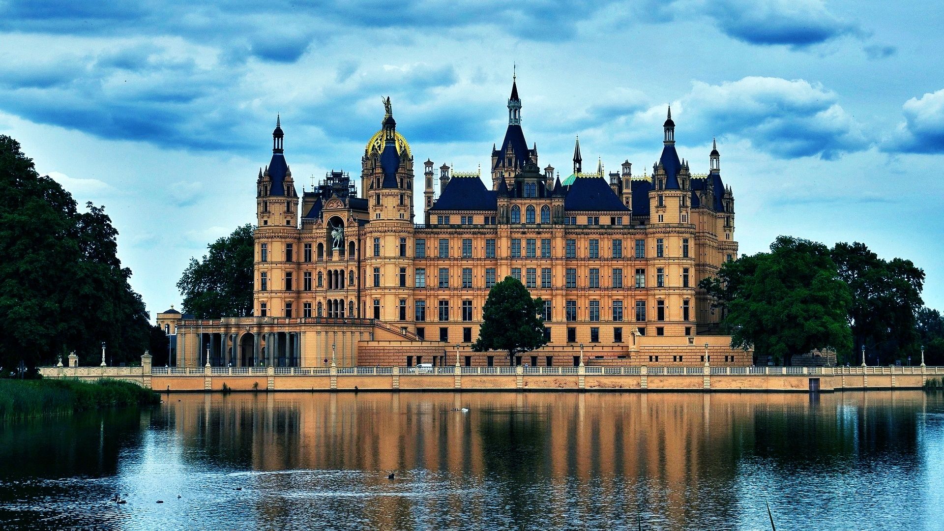1920x1080 Schwerin Castle