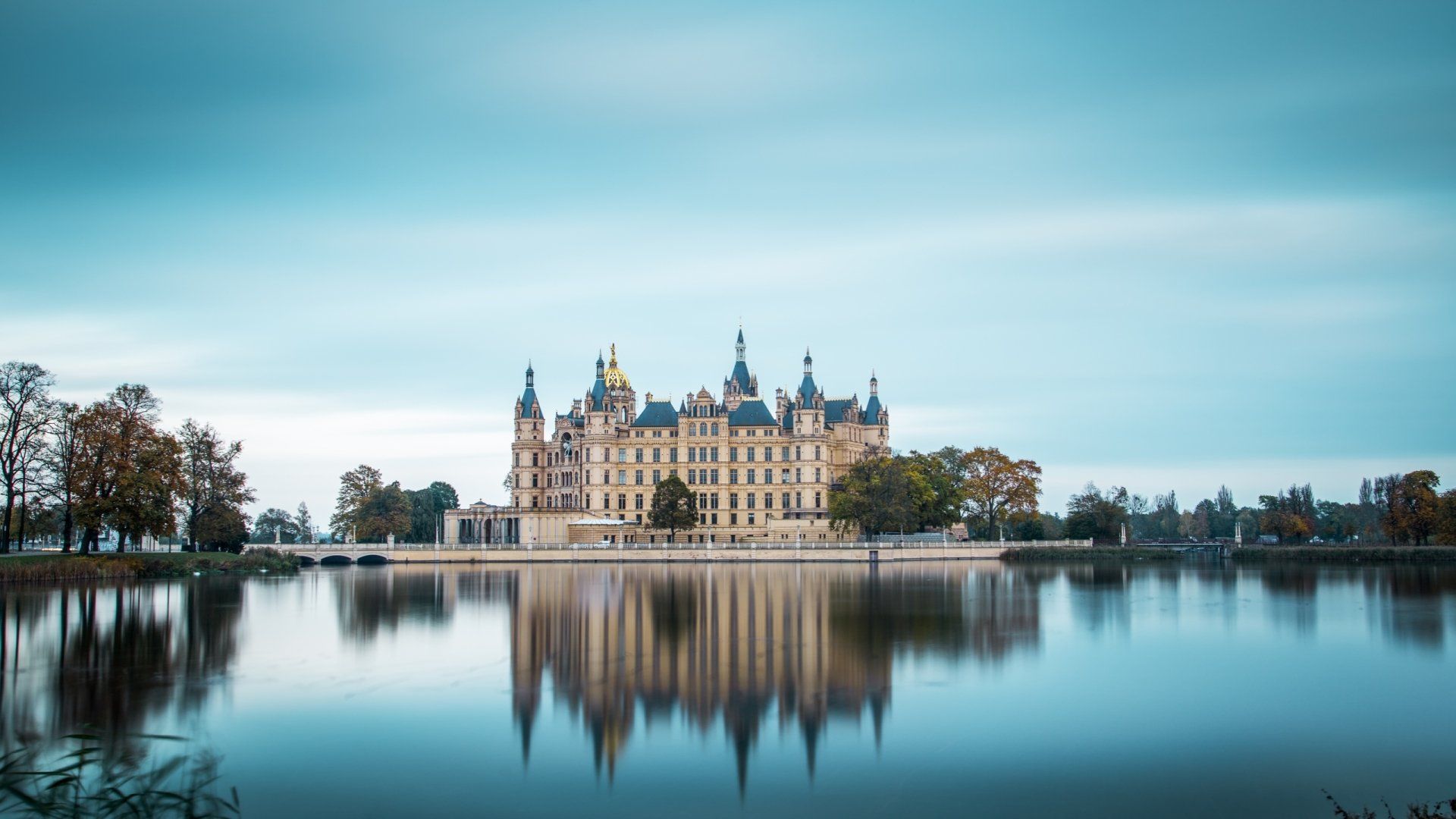 1920x1080 Majestic Schwerin Palace HD Wallpaper: A Stunning Man Made Wonder Reflected In Serenityx1440