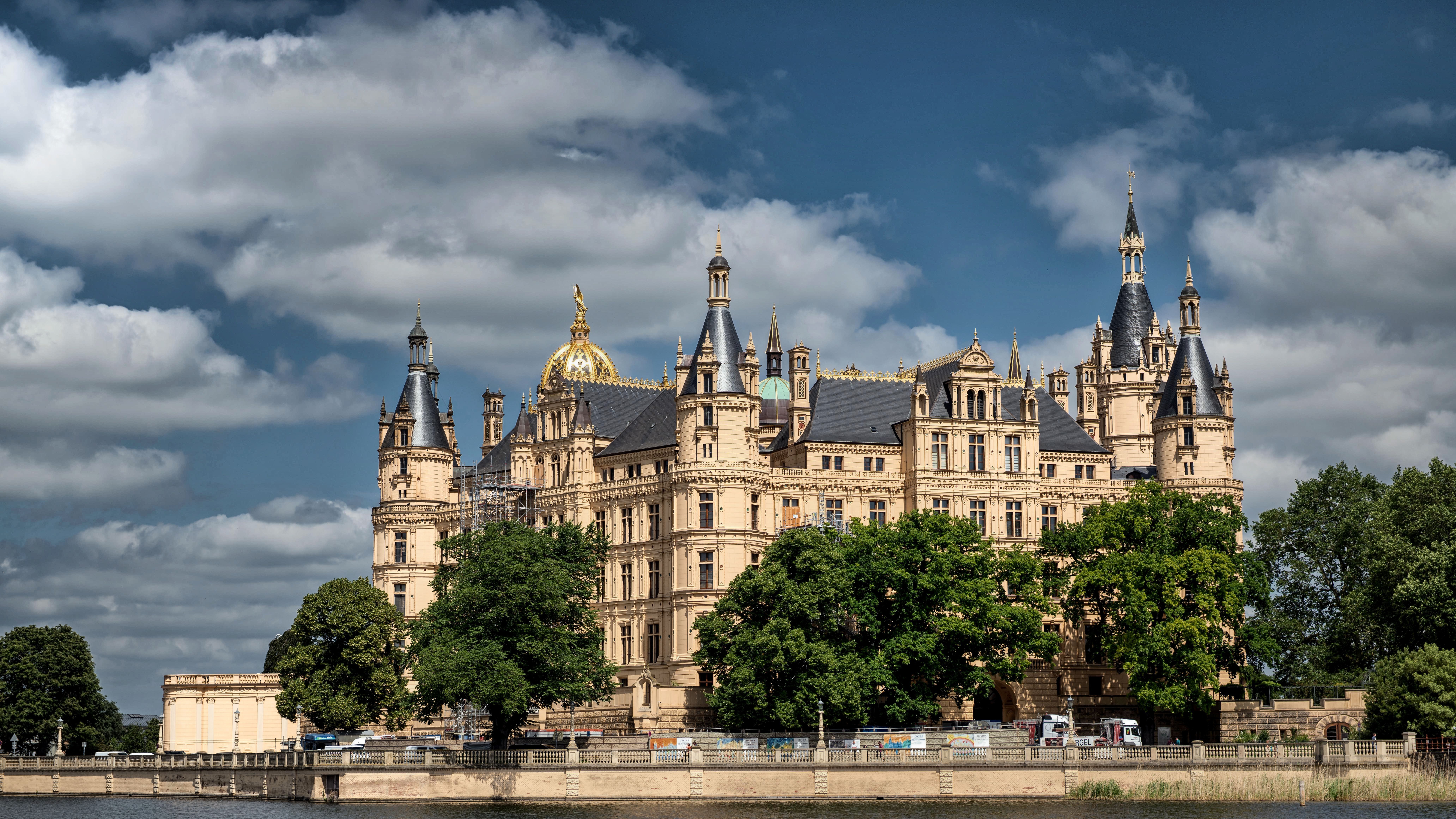 8256x4644 View of the Schwerin Castle · Free
