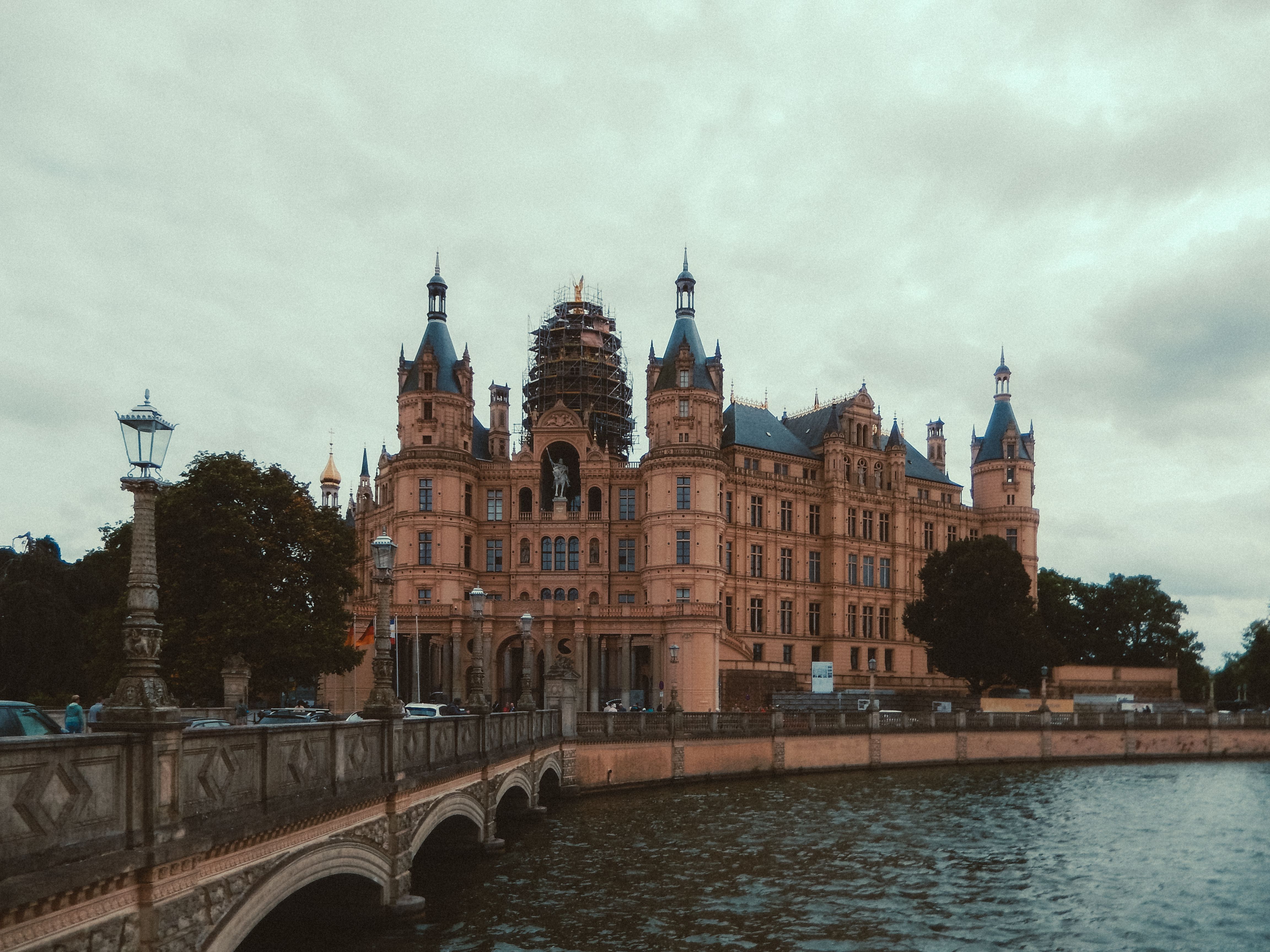 4608x3456 Schwerin Castle in Moody Weather · Free