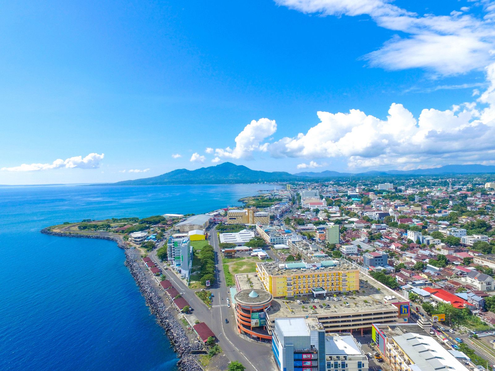 1600x1200 Manado Wallpaper