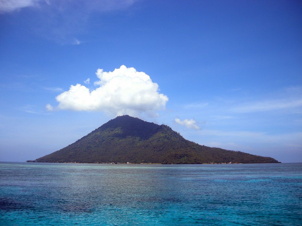 1024x768 Pulau Manado Tua Island
