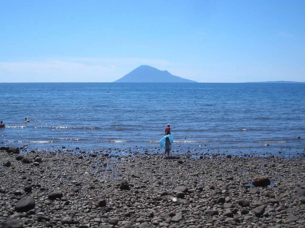 1024x768 Pante Beach of Manado
