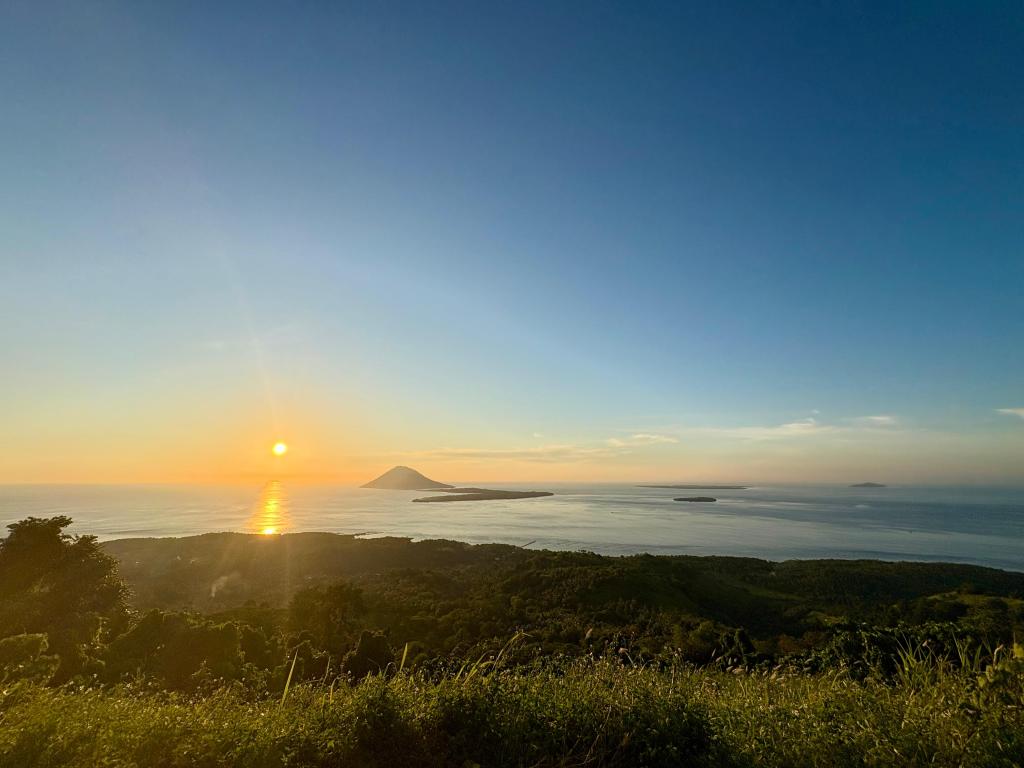 1024x768 Manado's Birding and Snorkeling Paradise