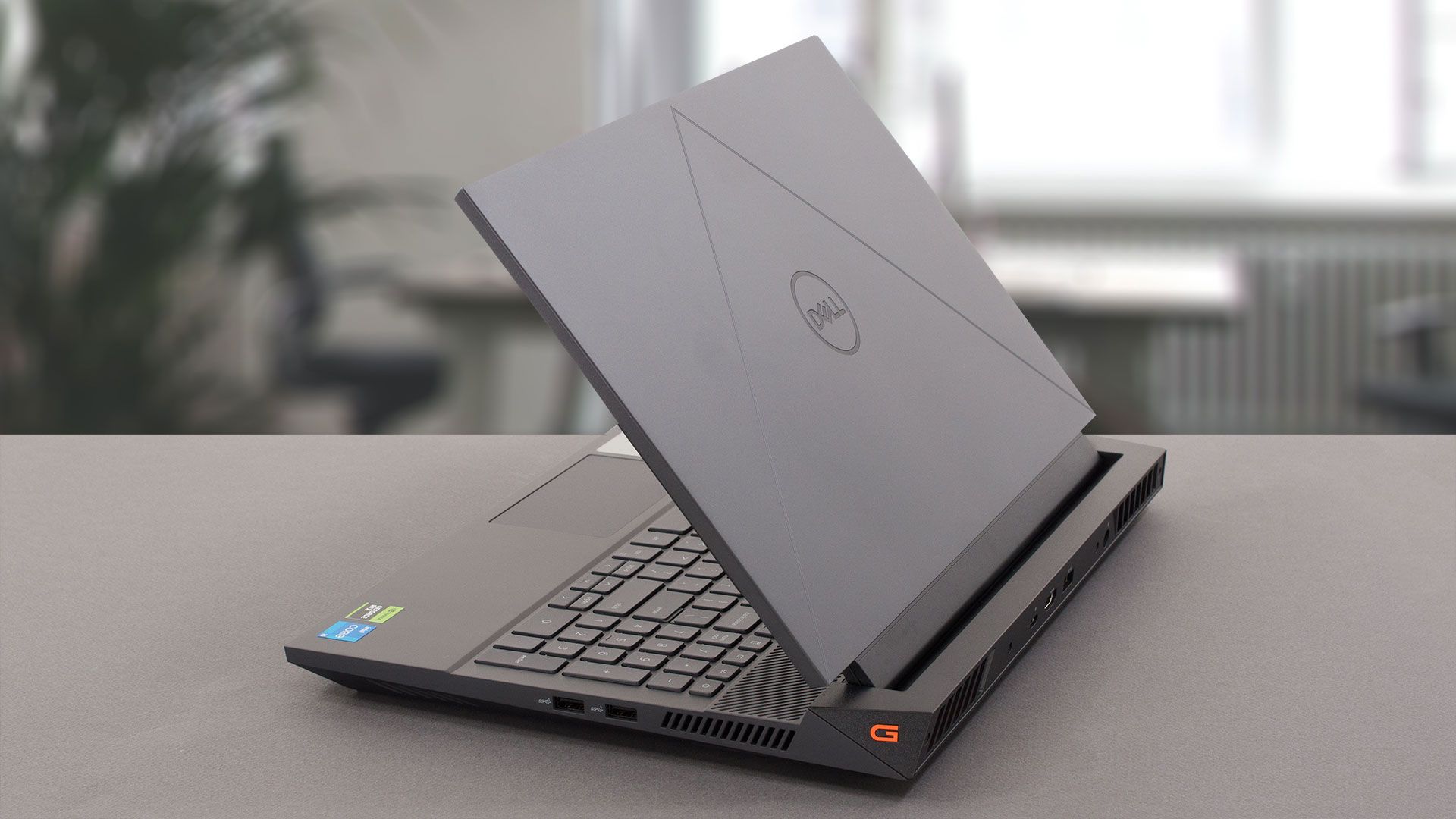 1920x1080 Dell G15 5530 review a little obese, but has a good cooling: Design and construction