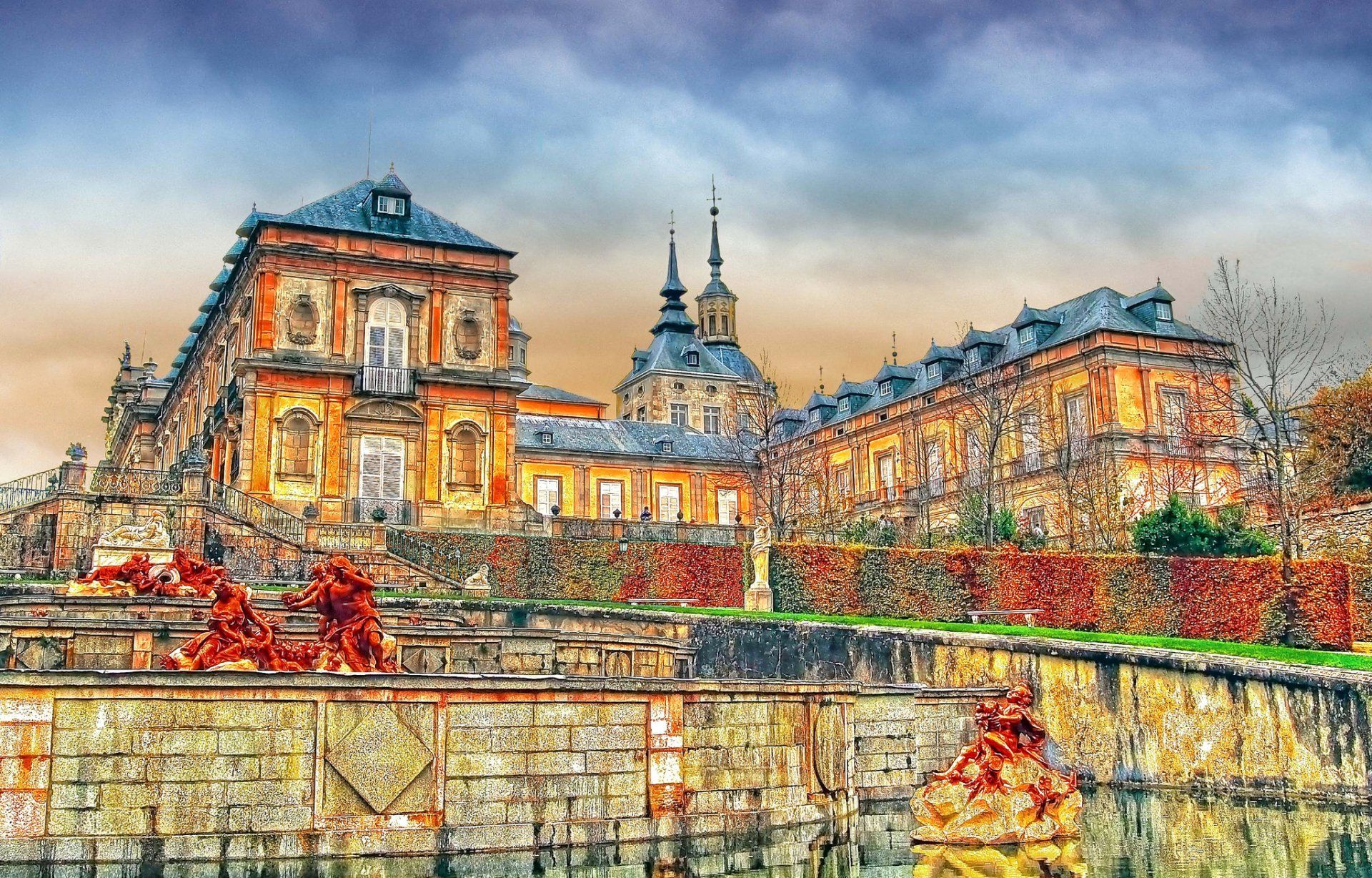 1920x1228 Majestic HDR Palace: Spain's Timeless Castle Architecture in Stunning Detailx1310