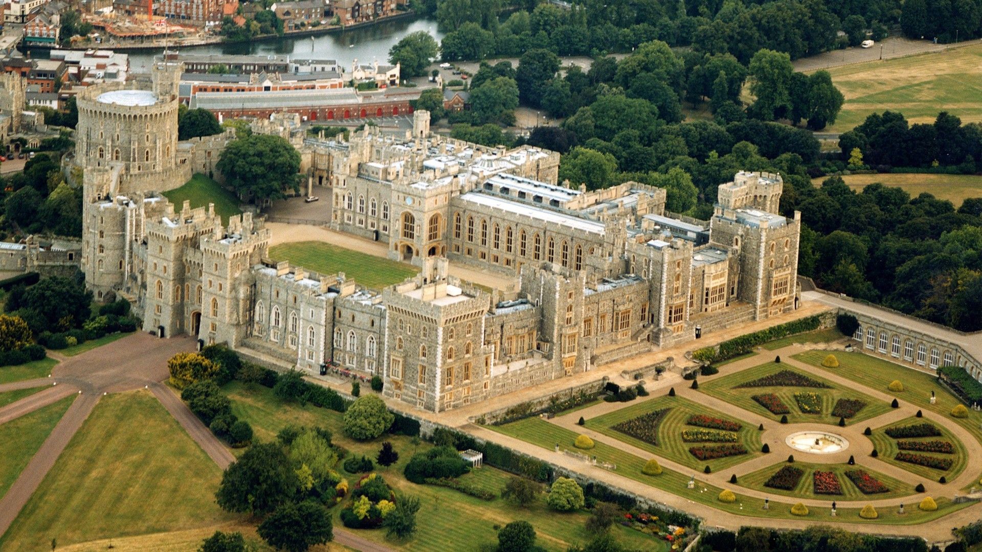 1920x1080 Aerial View Of Royal Residence Windsor Castle In UK HD Travel Wallpaper