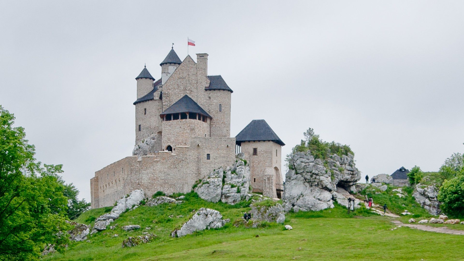 1920x1080 Bobolice Castle: Stunning HD Wallpaper Of A Man Made Medieval Fortressx1080