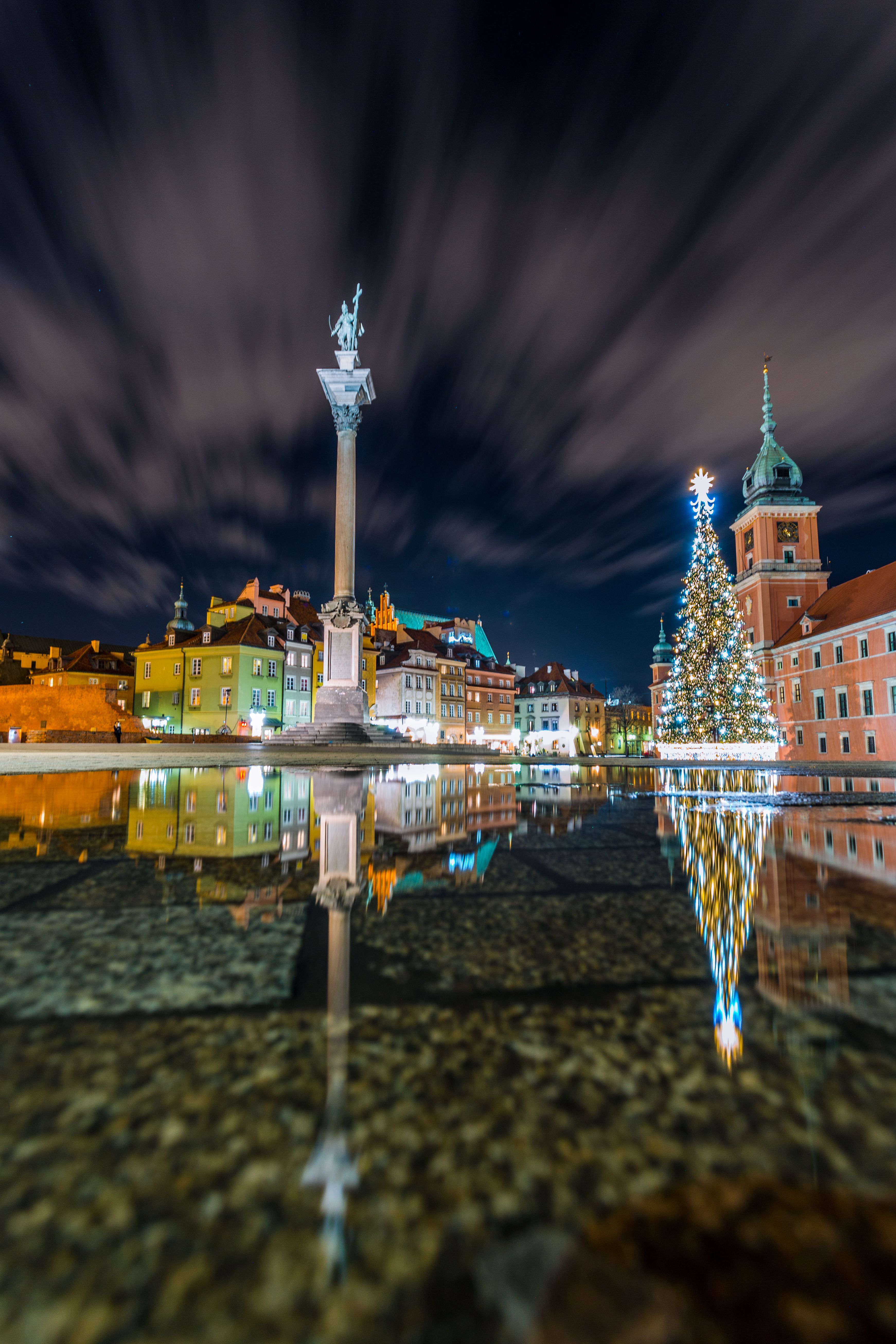 3483x5224 Sigismunds Column and Royal Castle in Warsaw · Free