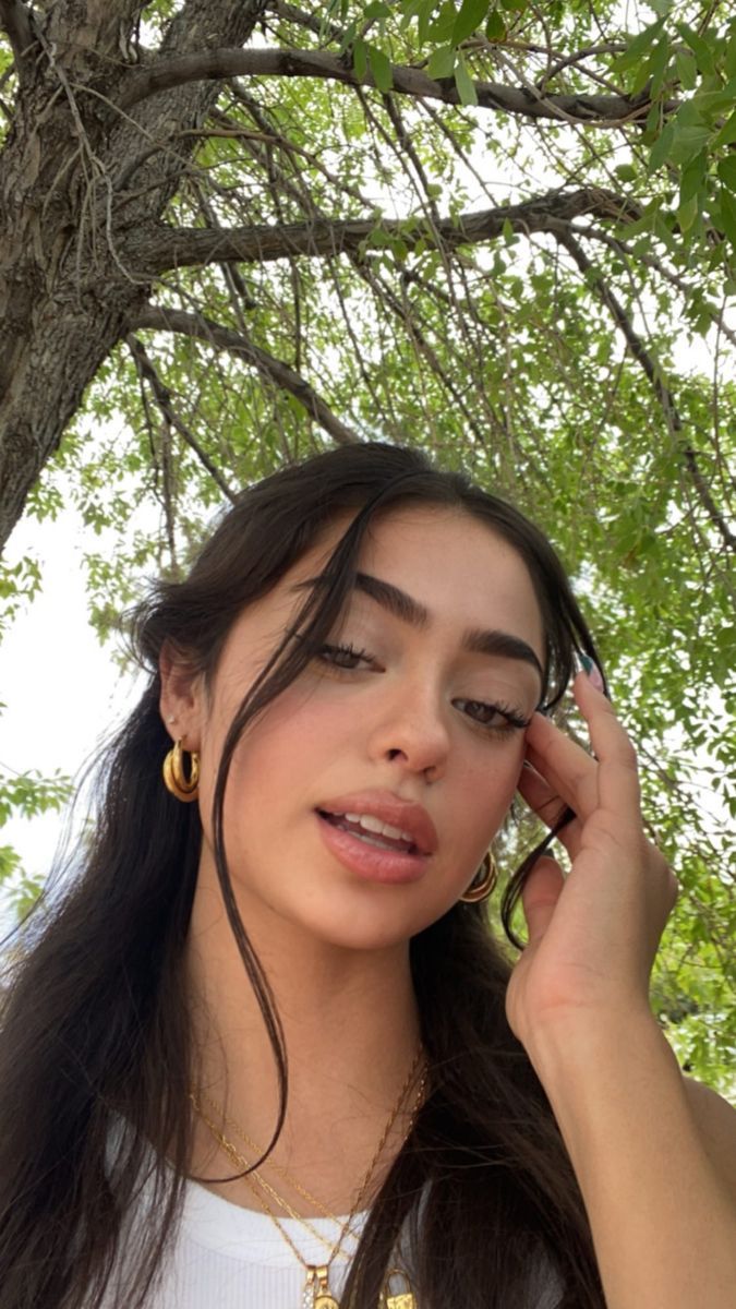 675x1200 nailea devora