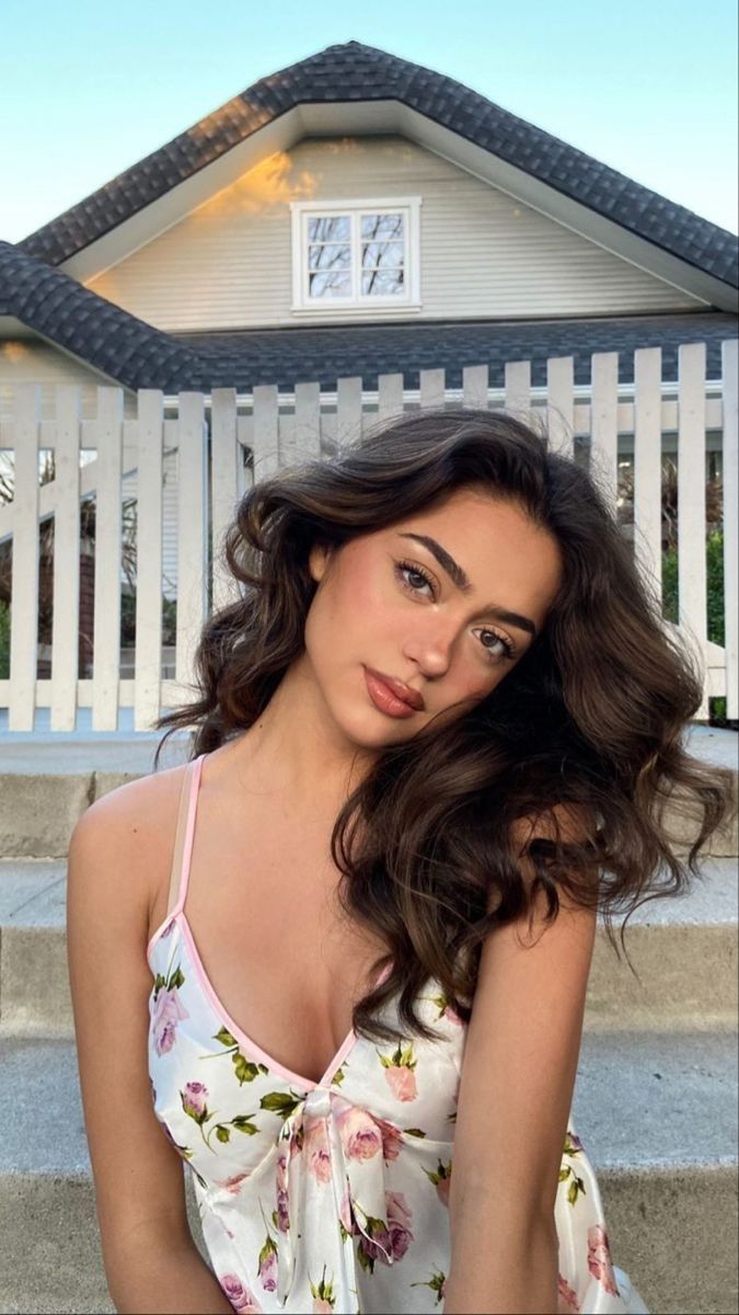 675x1200 Nailea Devora. Influencer haircut, Famous girl haircuts, Pretty girl with brown eyes and hair