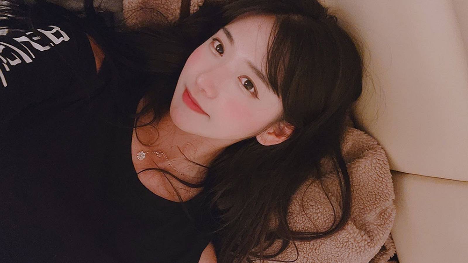 1600x900 Twitch Streamer Jinnytty Catches Creepy Stalker Following Her in Taiwan