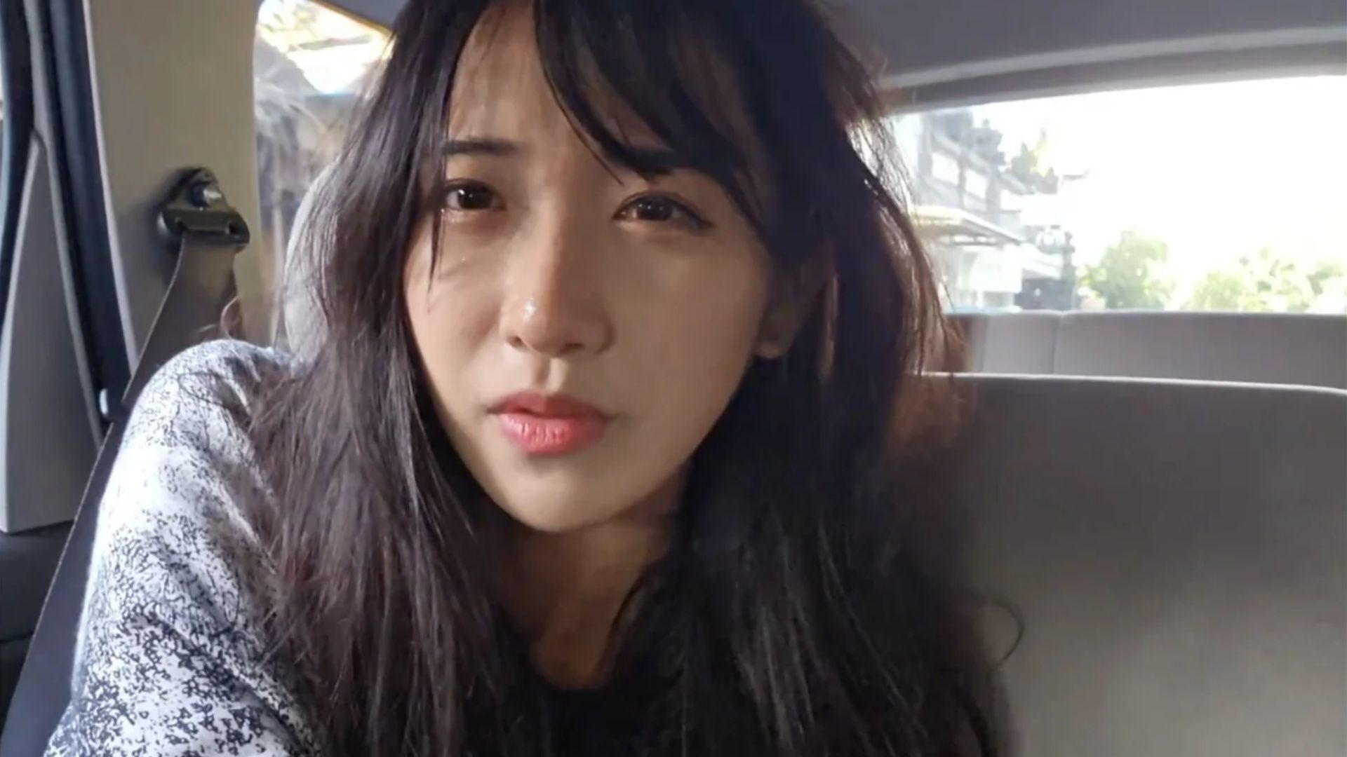 1920x1080 Stalker creeps out Twitch streamer Jinnytty during Taiwan IRL livestream as police gets involved