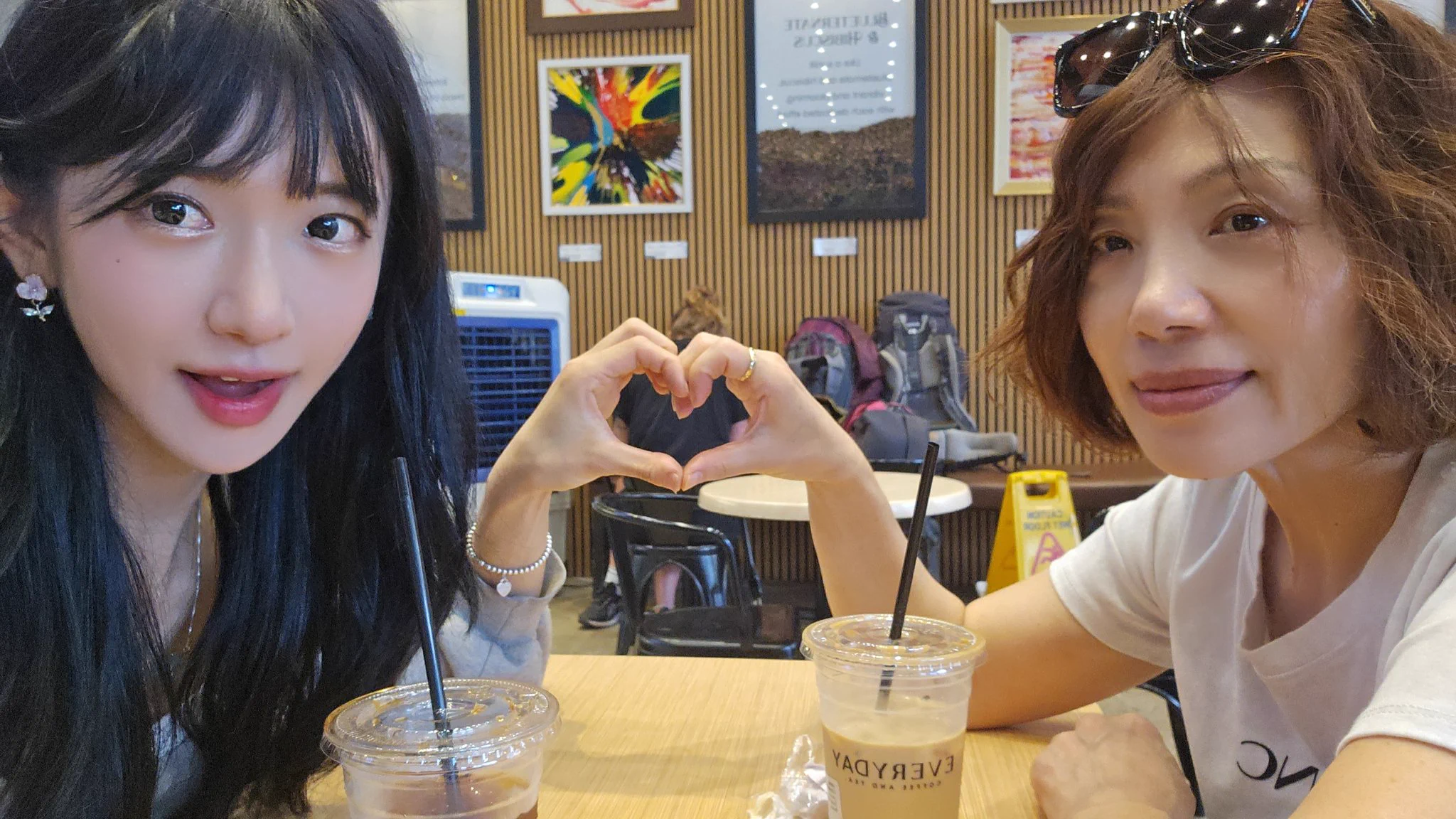 2048x1152 TSM Jinnytty on X: This is my mom not my sister / X