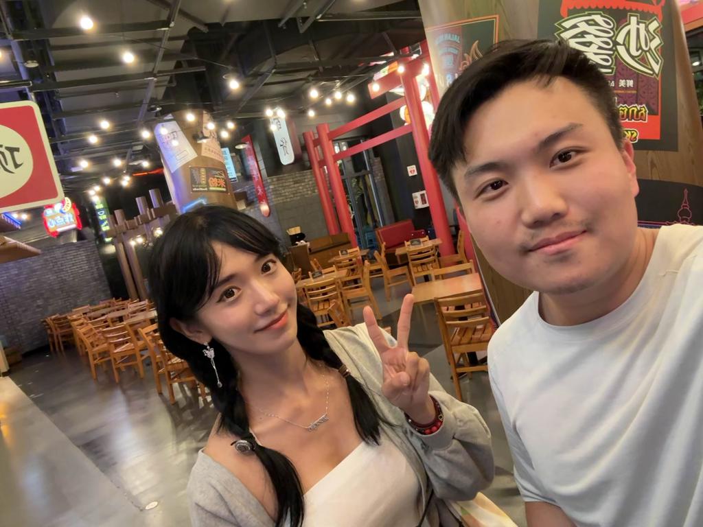 1024x768 Lucky to meet Jinny at universal resort BJ