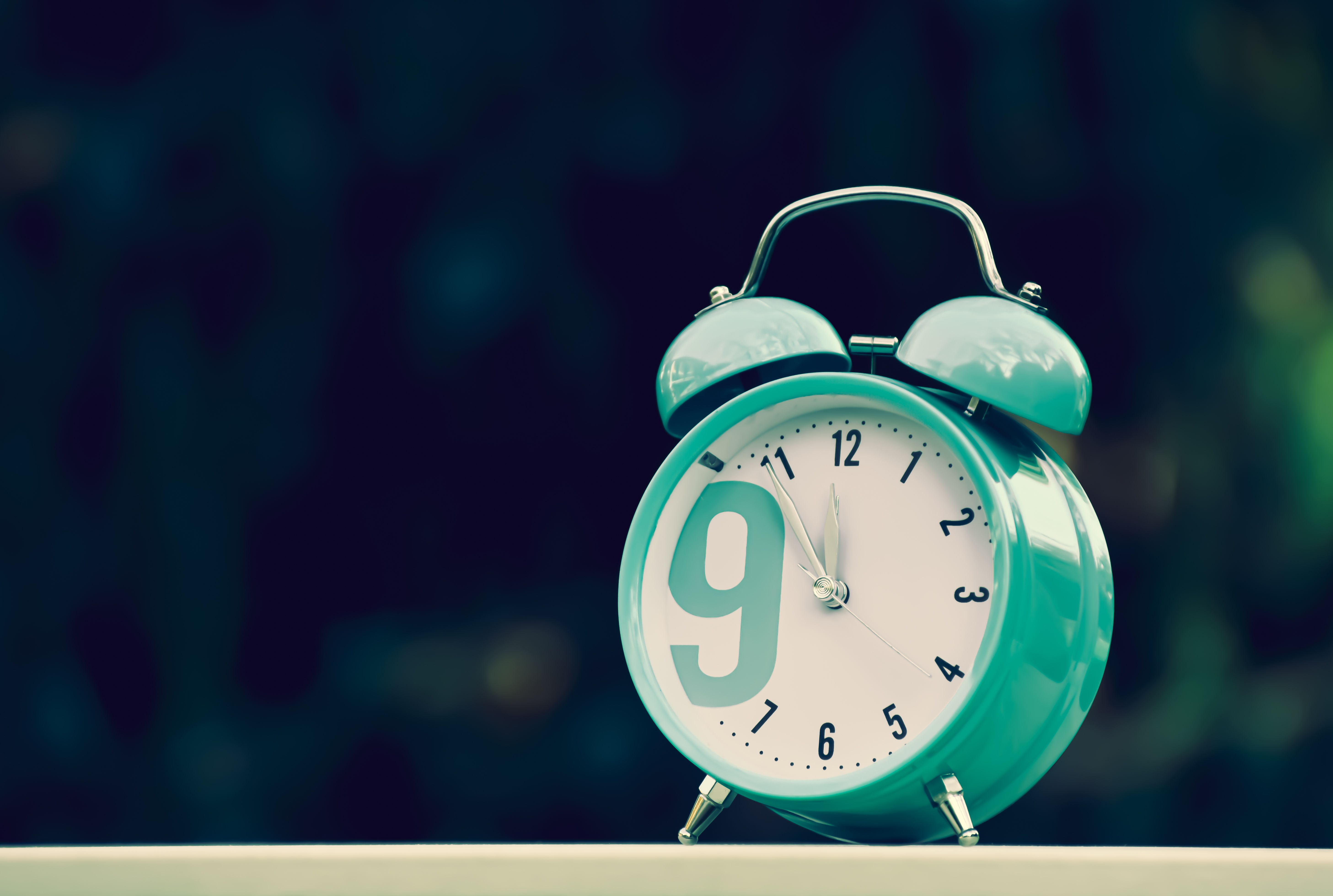 5829x3919 Classic Blue Alarm Clock at Dawn · Free