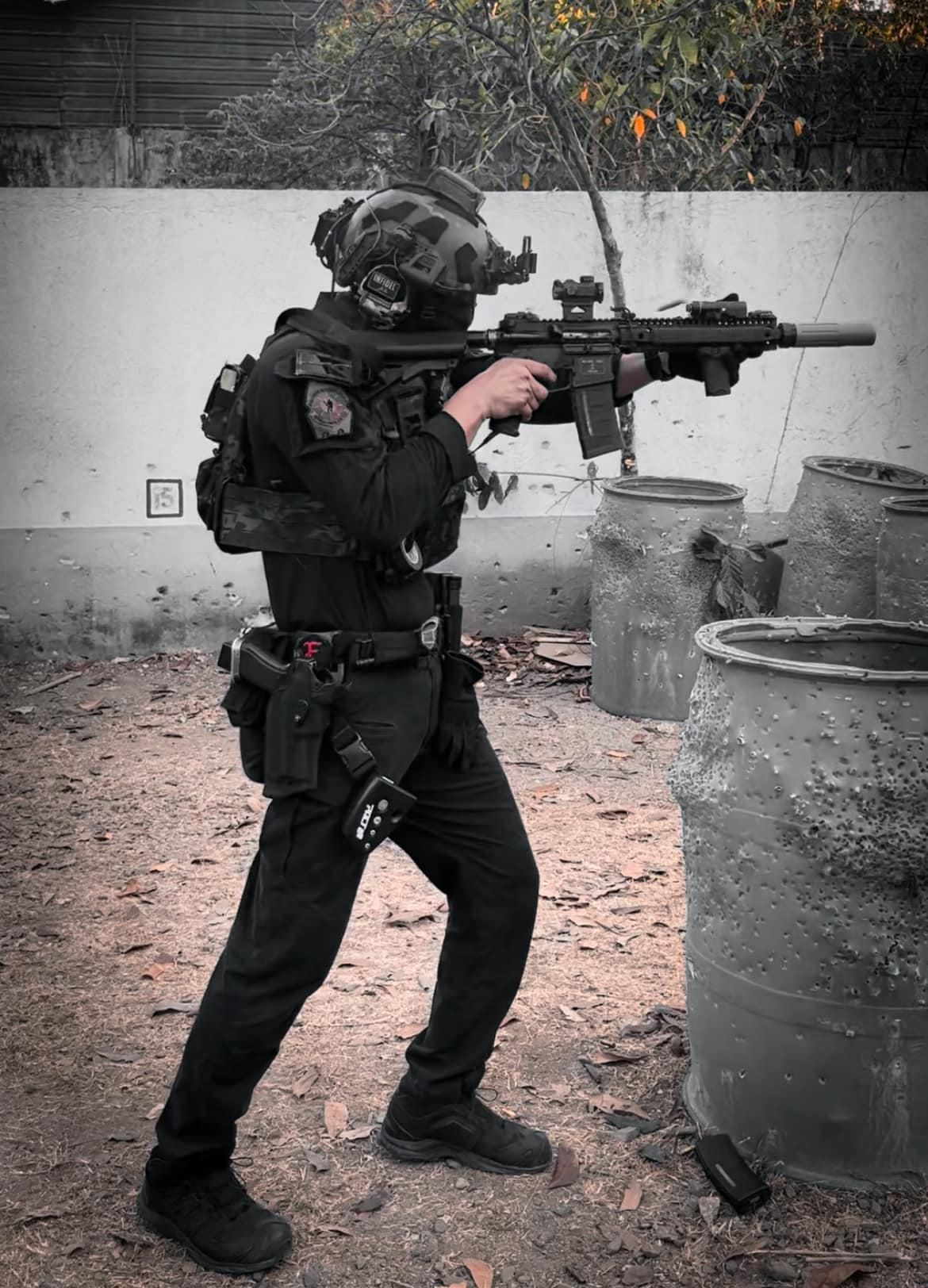 1170x1624 A Philippine National Police SWAT Explosive Ordnance Disposal (EOD) Operator [1170x1624]