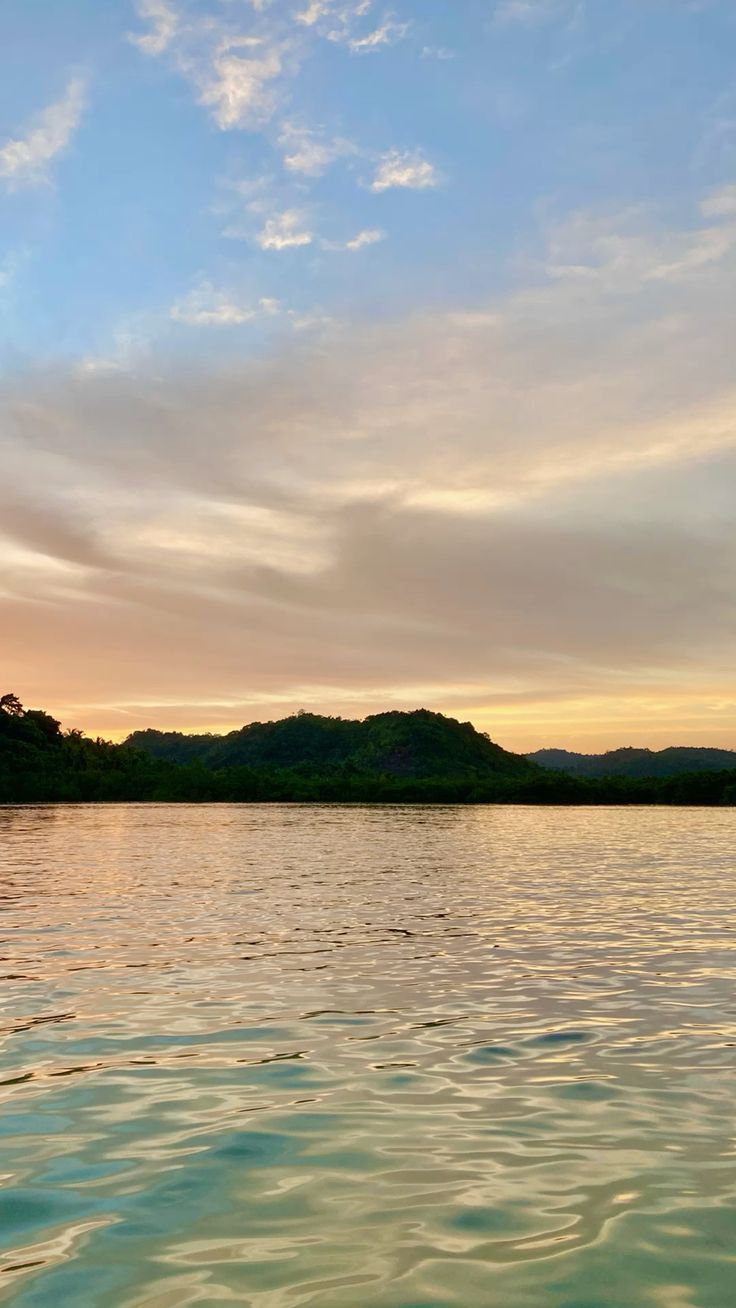736x1308 Peaceful Sky Reflection. Real sky image, Sky real photo, Realistic sky picture