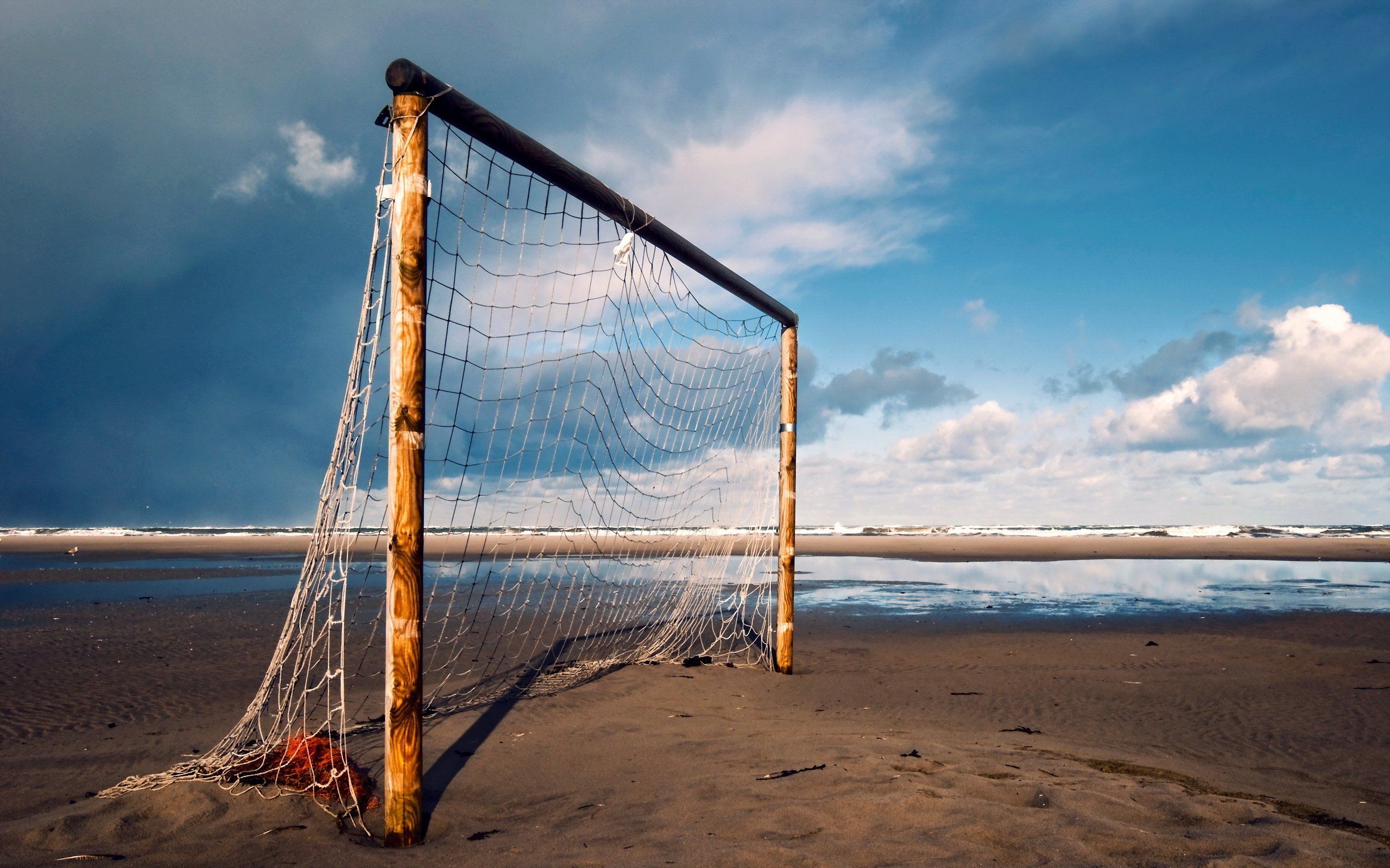 2560x1600 Beach Soccer Wallpaper