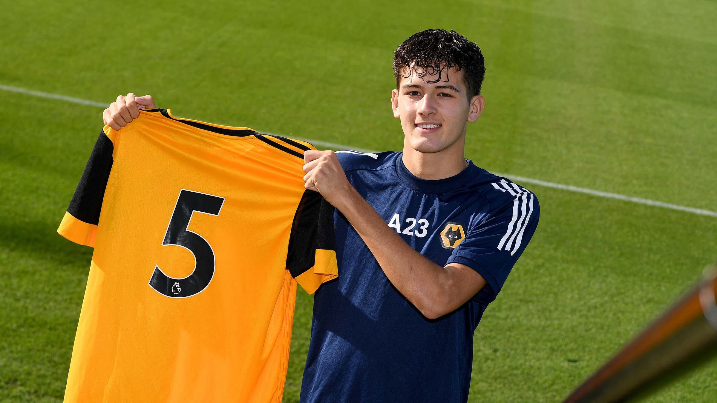 2400x1350 Wolves HÜBNER Justin Hubner Wolverhampton Wanderers Hi Res Graphy And Image Alamy