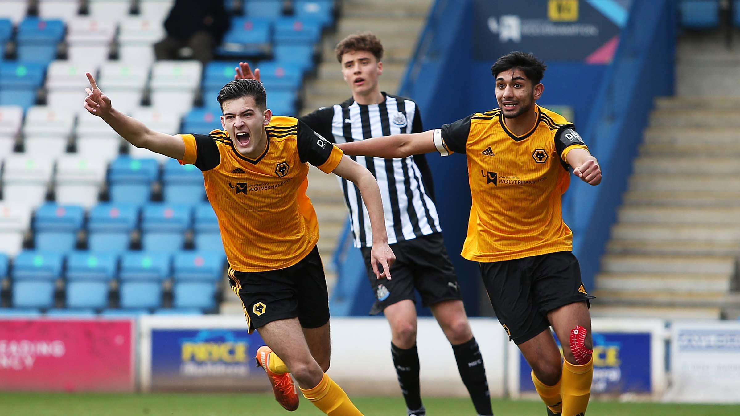 2400x1350 Wolves HÜBNER Justin Hubner Wolverhampton Wanderers Hi Res Graphy And Image Alamy