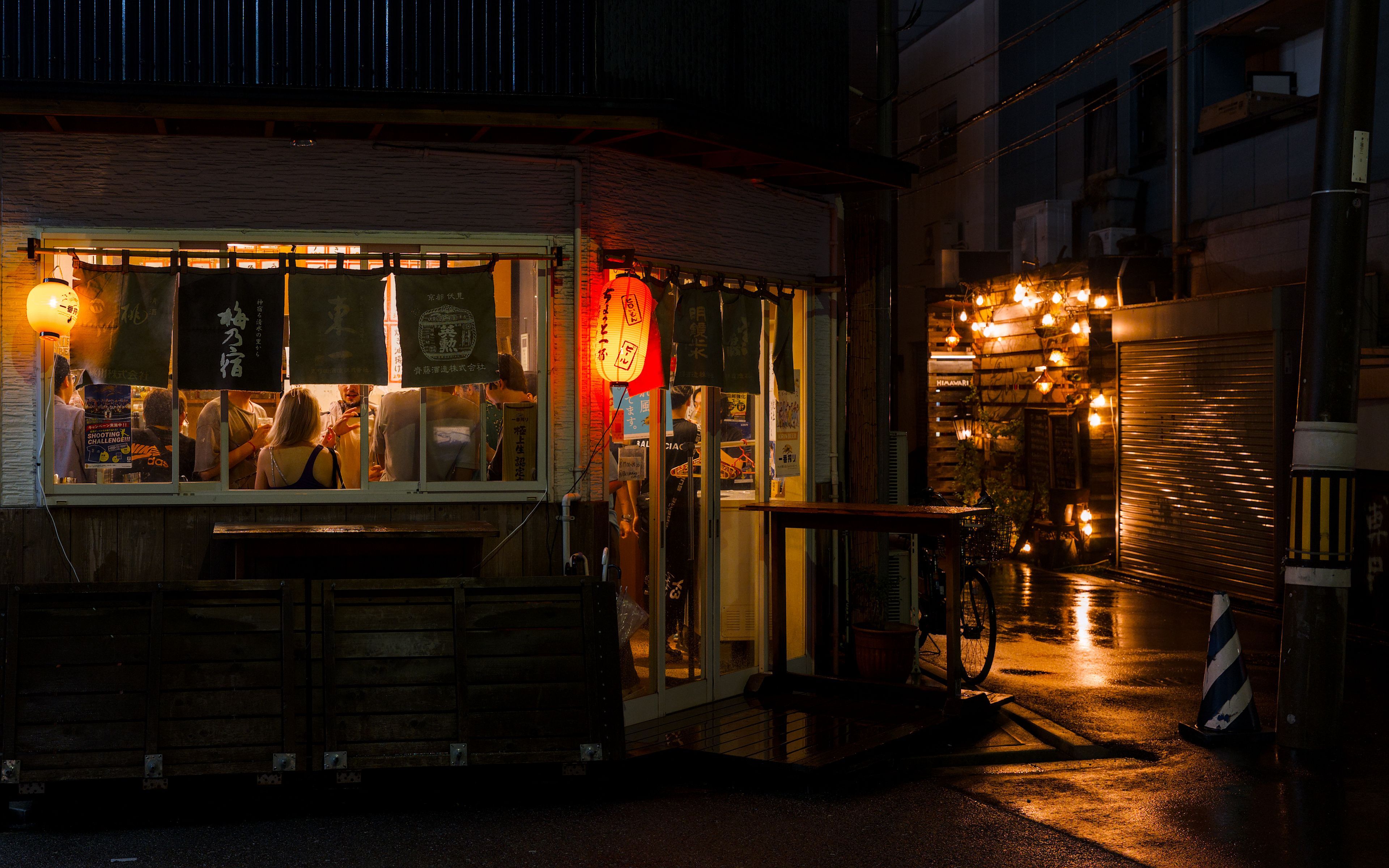 3840x2400 Cozy Night in Osaka's Vibrant Laneway Bar · Free