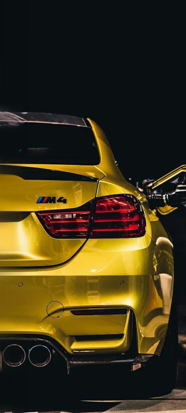 600x1334 BMW M4 Gold