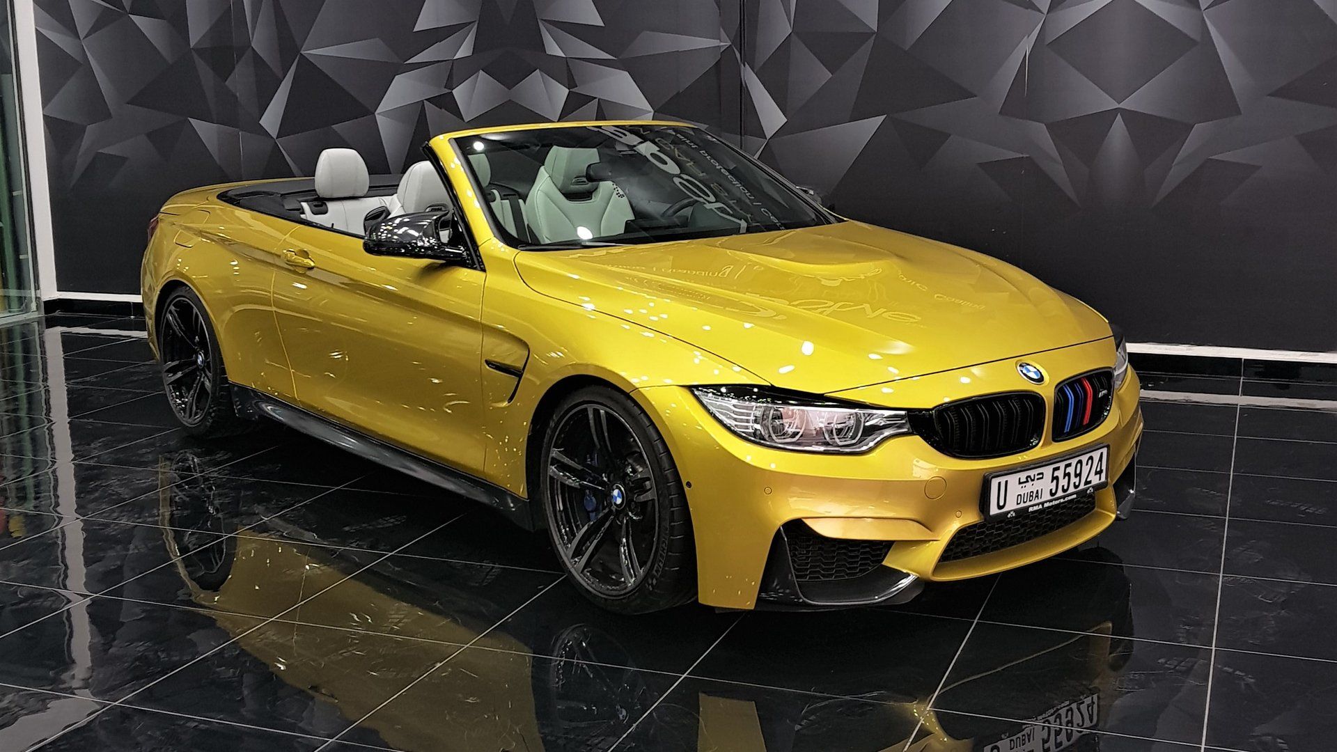 1920x1080 BMW M4 Cabrio Gloss wrap