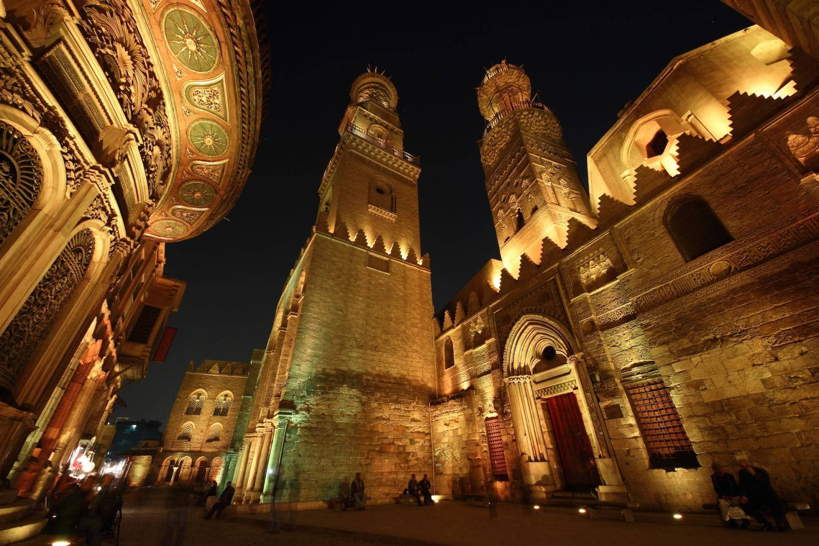1600x1067 Download Night In Historic Cairo Wallpaper
