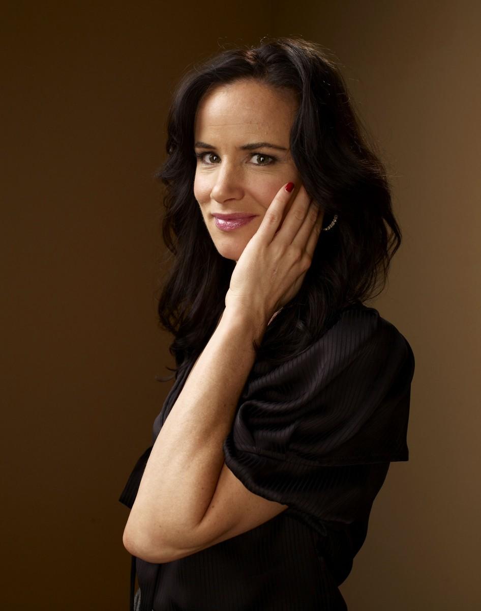946x1200 Juliette Lewis Close Up Wallpaper