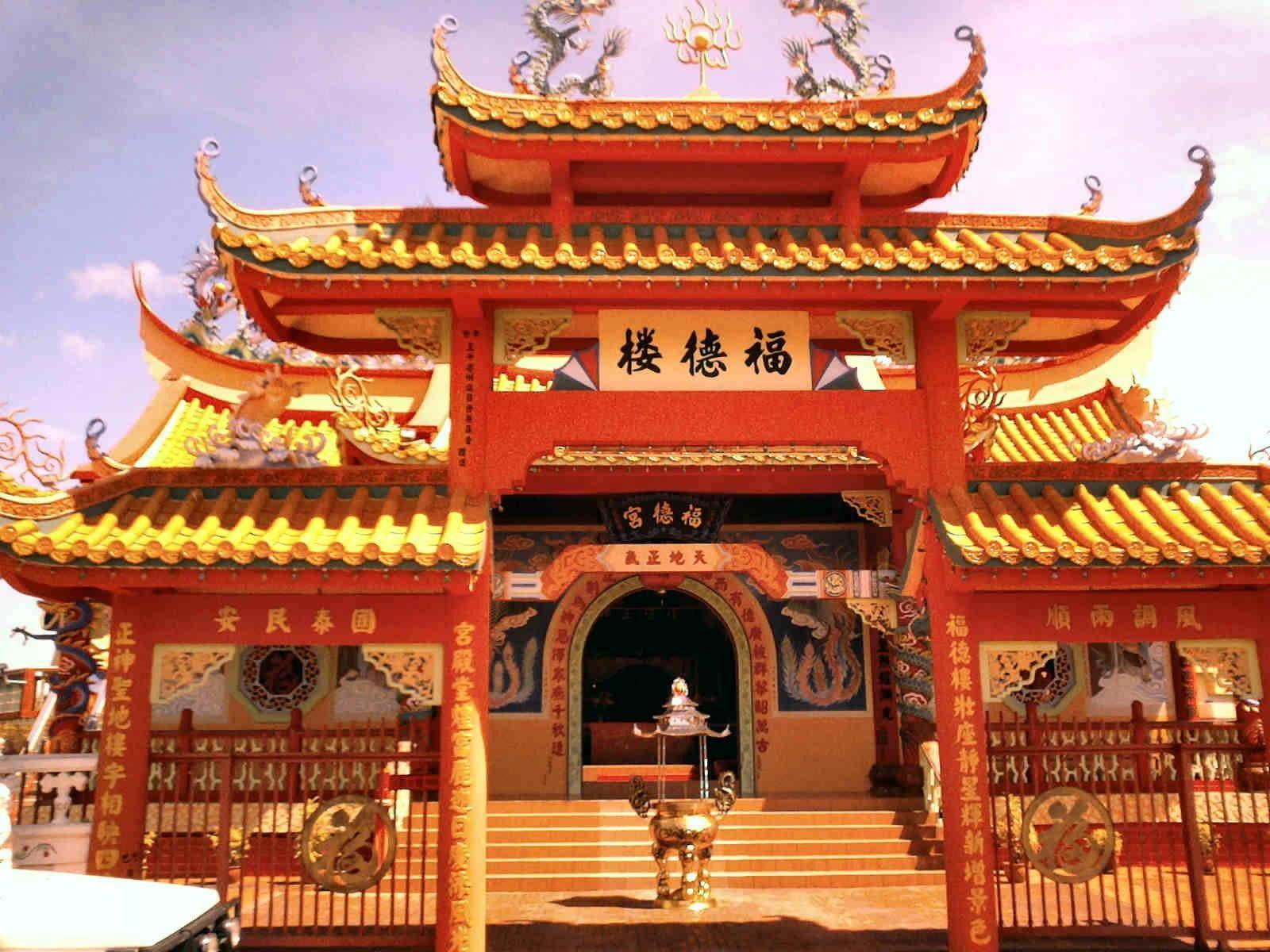Какой китайский дом. Храмы Китая. Храм Донглин Китай. Китайский храм (Chinese Temple) на Пхангане. Китайский храм 16 век Китай.