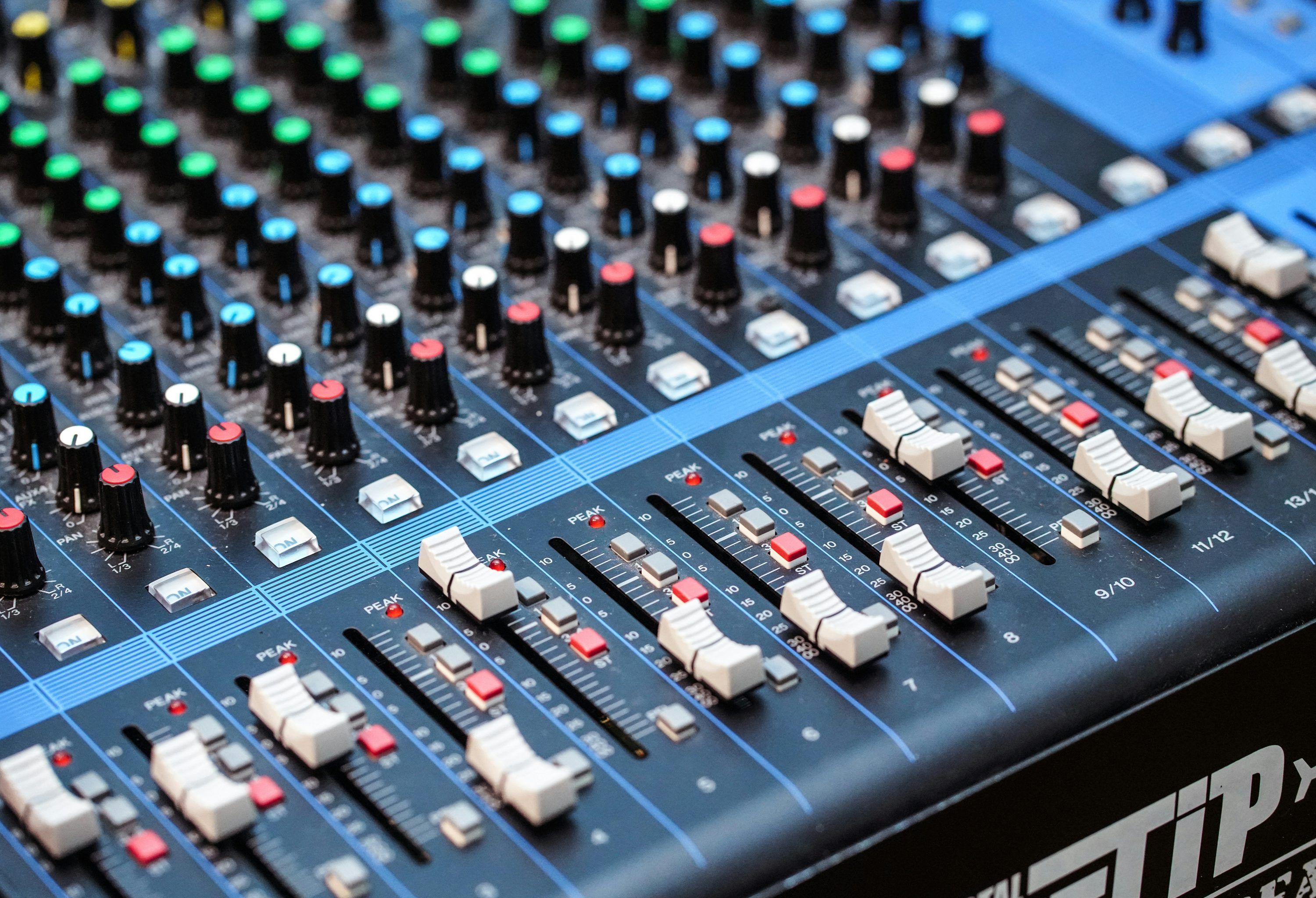 3000x2048 Sound Mixer Picture. Download Free Image