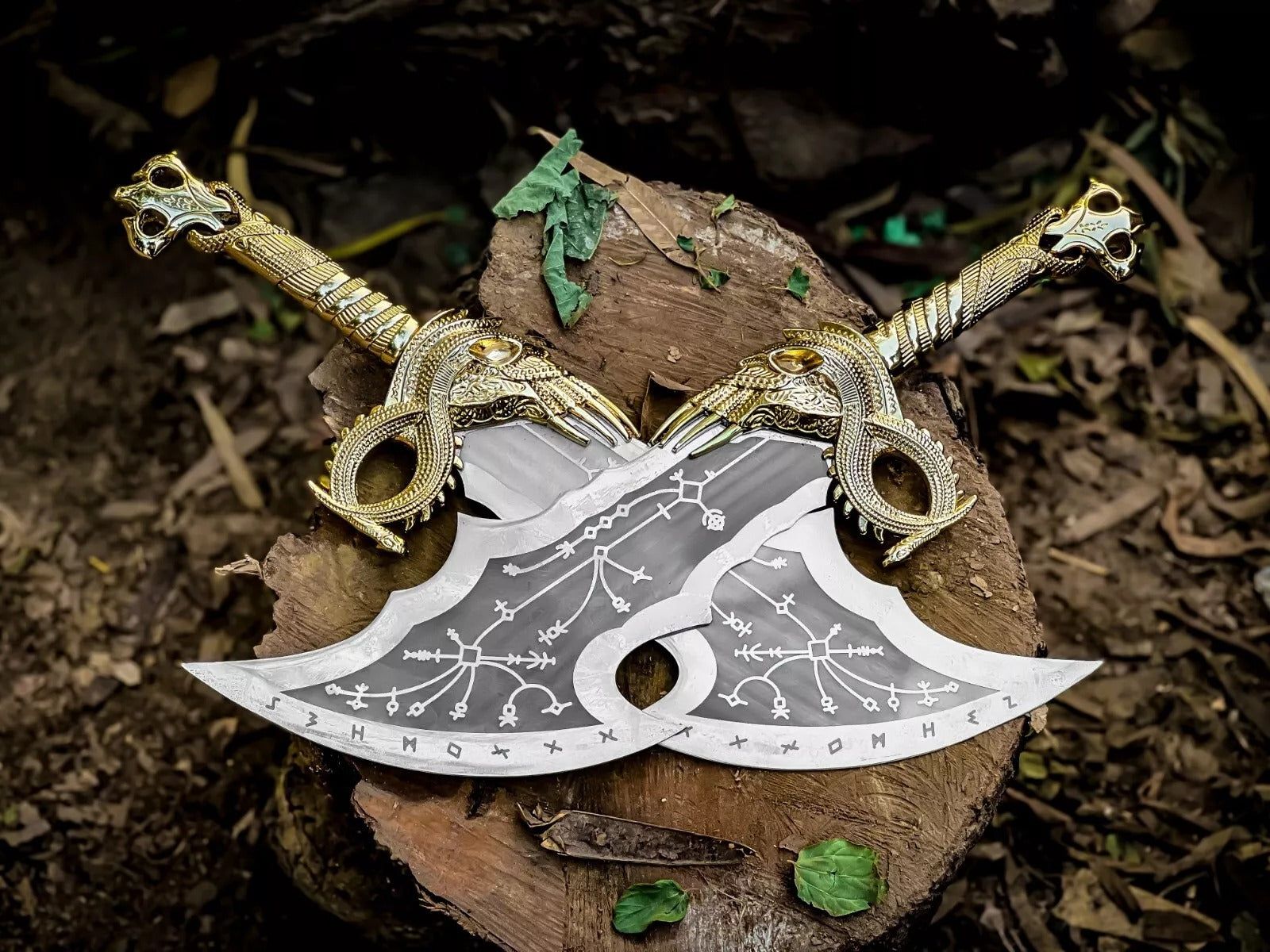 1600x1200 God of War Blades of Chaos Replica Twin Blades with Gold Handle. God Of War Sword Replica. Collector's Edition