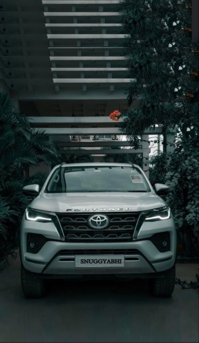 698x1200 Fortuner iPhone Wallpaper