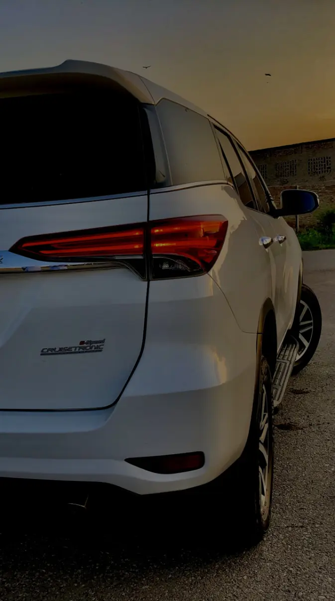 673x1206 Toyota Fortuner wallpaper