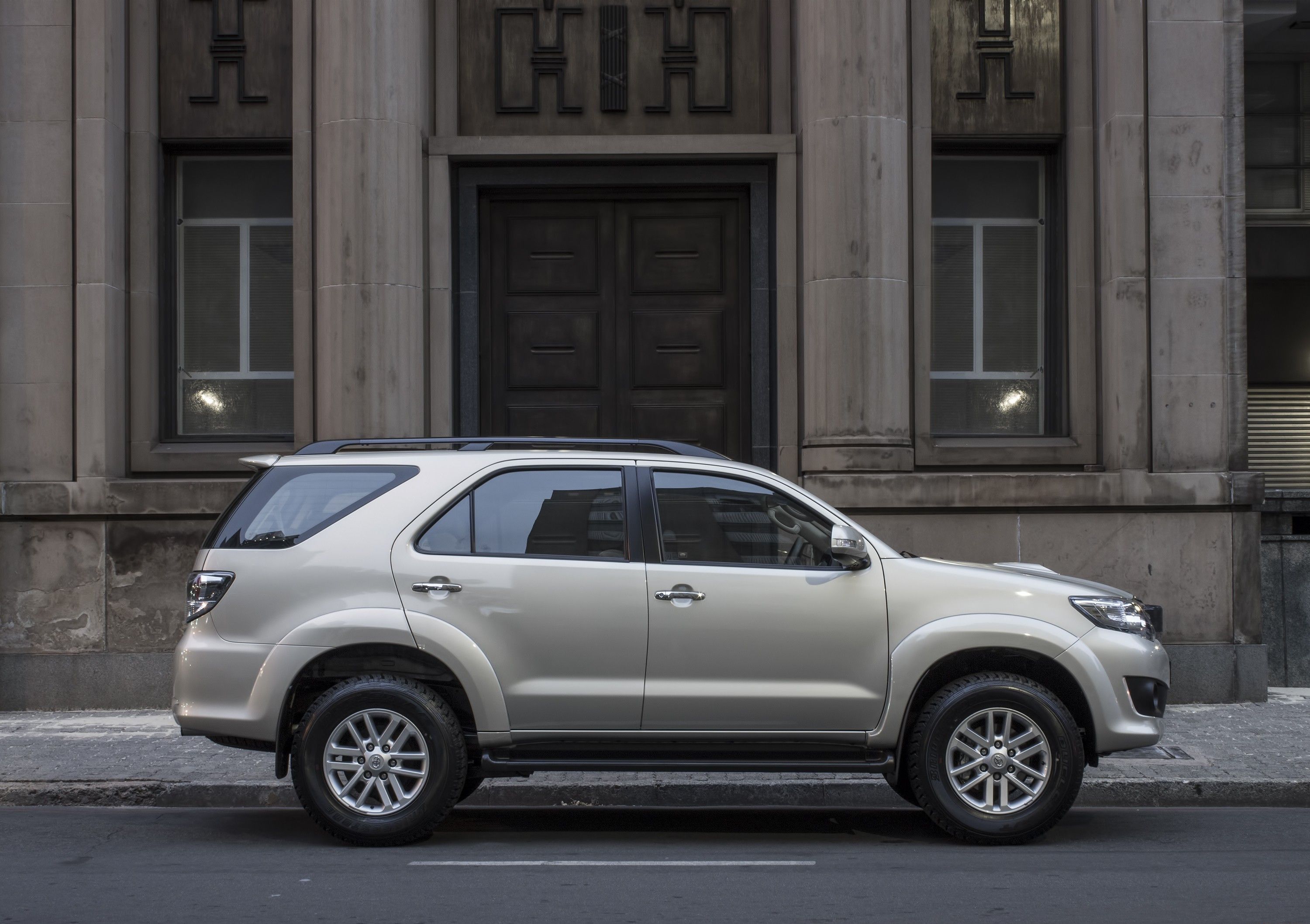 3000x2116 Free Toyota Fortuner 4K Wallpaper & Desktop HD Background for PC