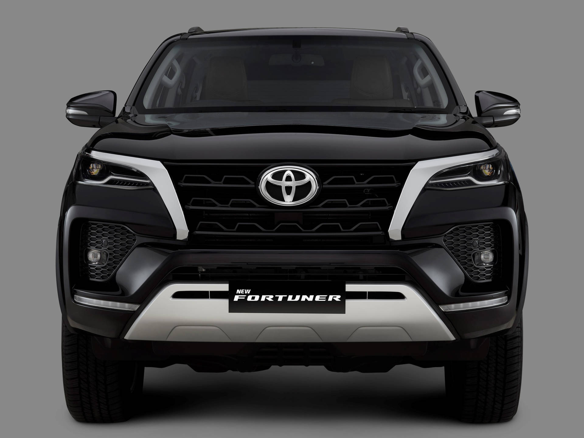 1920x1440 Fortuner Deskk Wallpaper