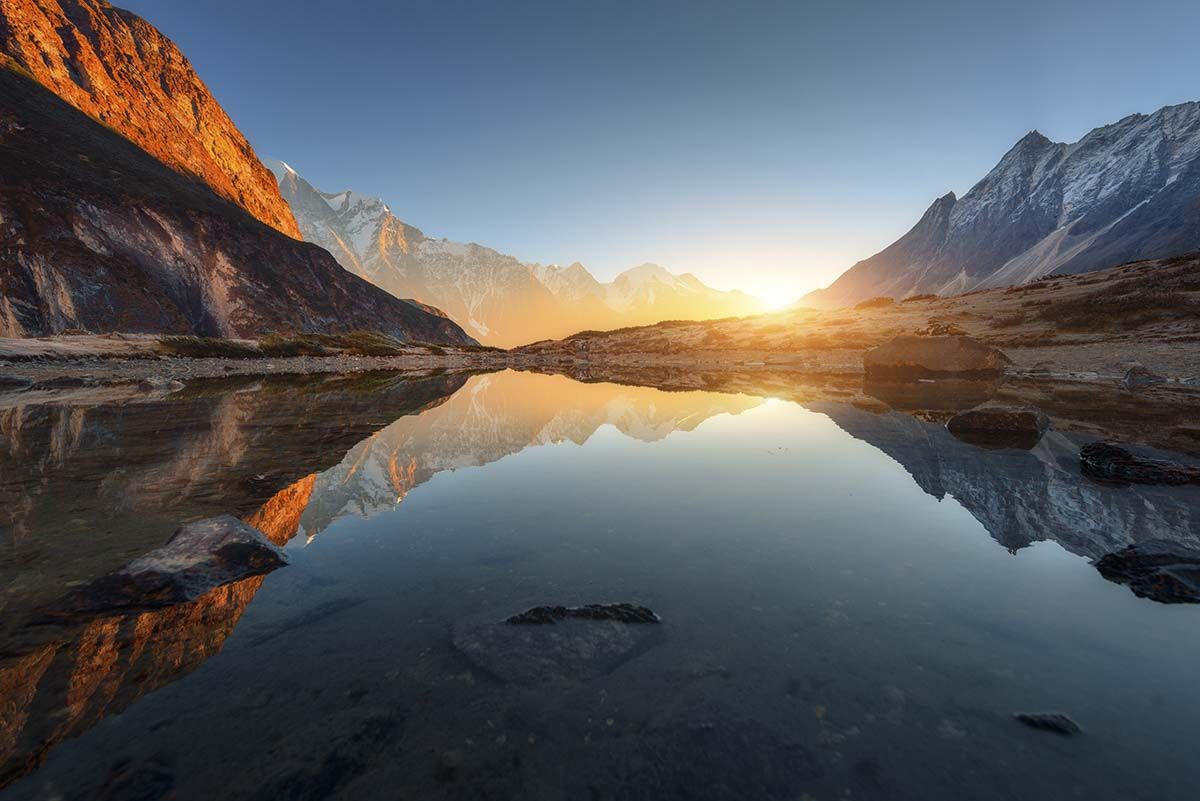 1200x801 Serene Sunrise With Mountains and Lakes Wallpaper®