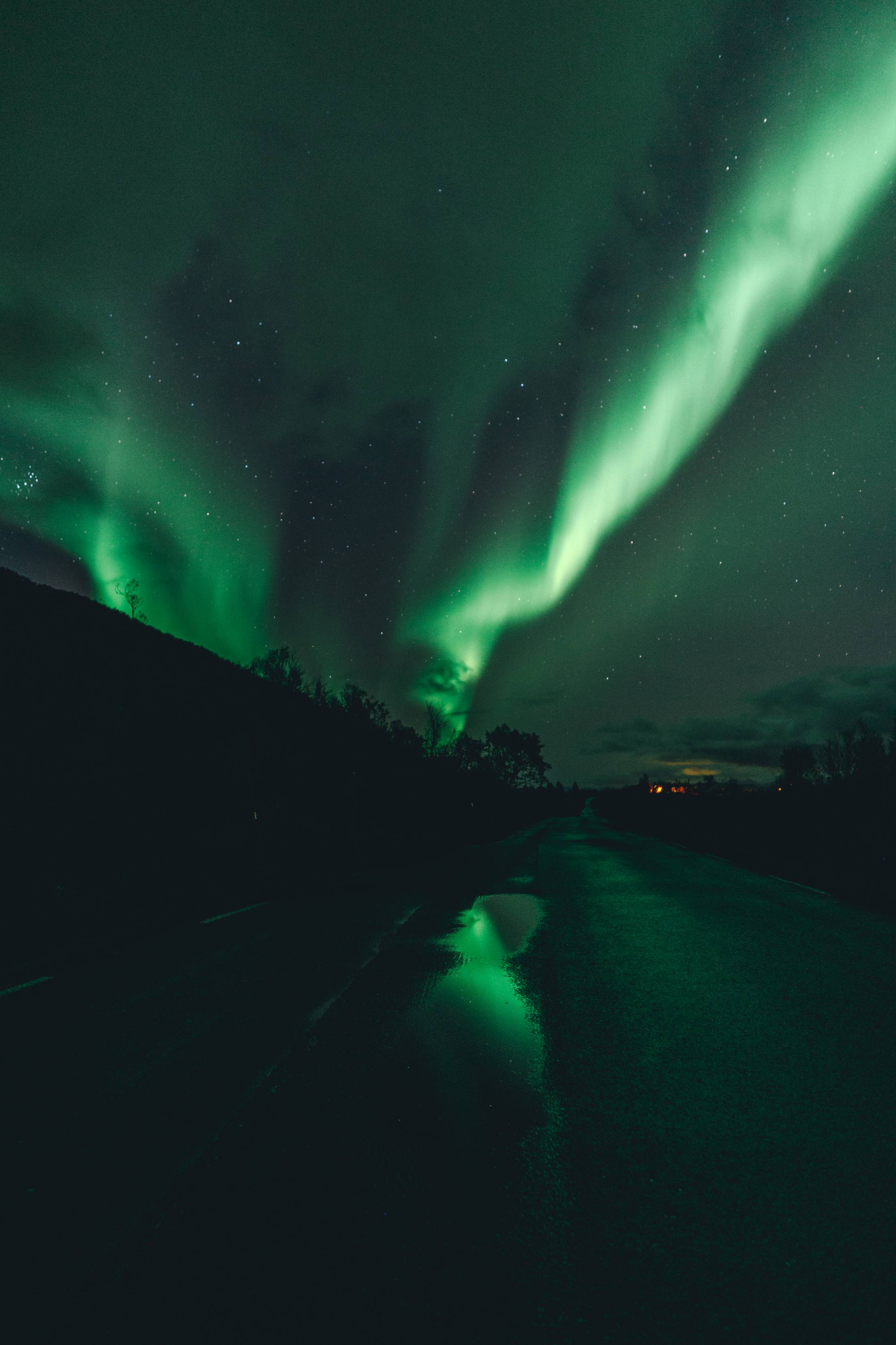 2210x3314 Aurora Borealis Reflection. Free Nature Image