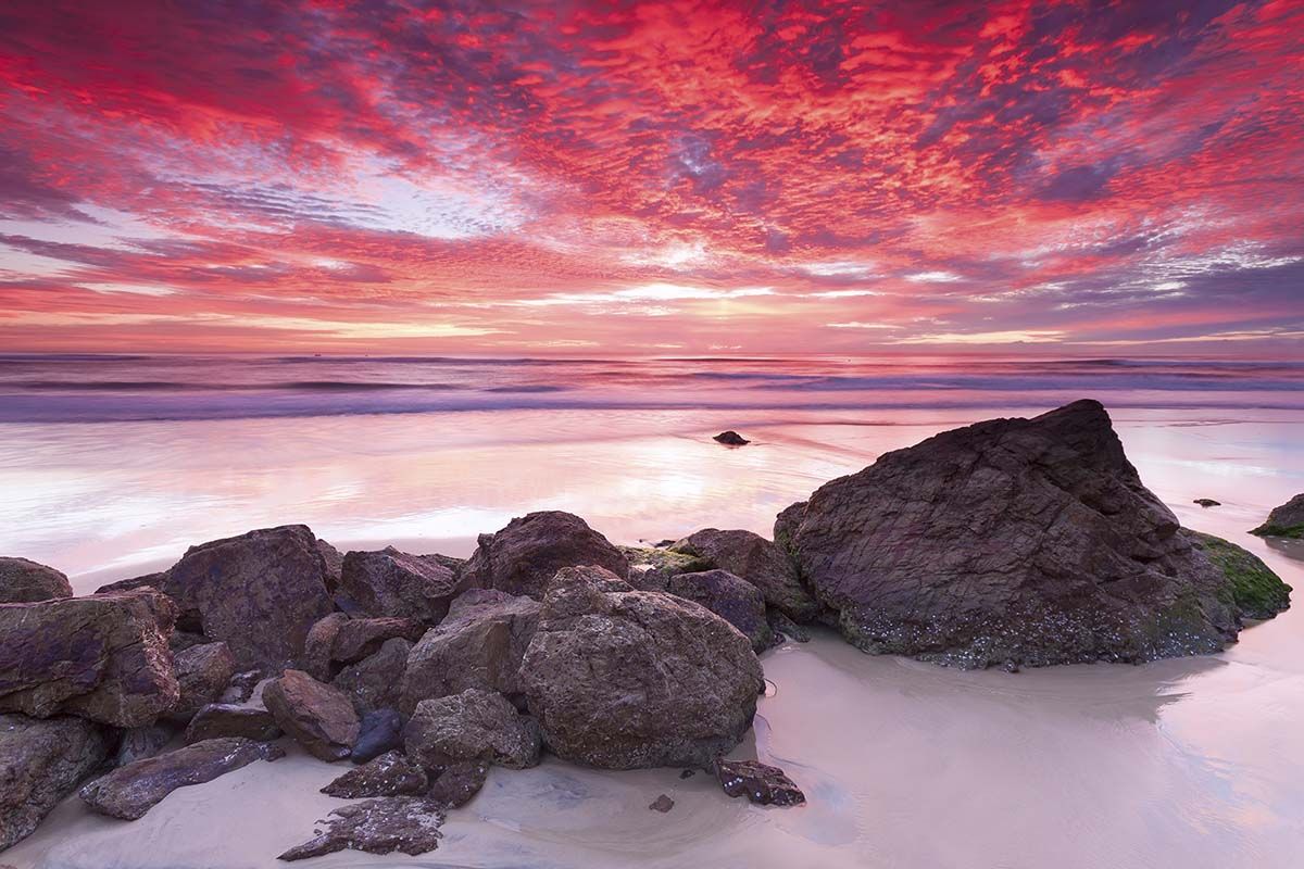 1200x800 Serene Beach Rocks Coastal Nature View Wallpaper®