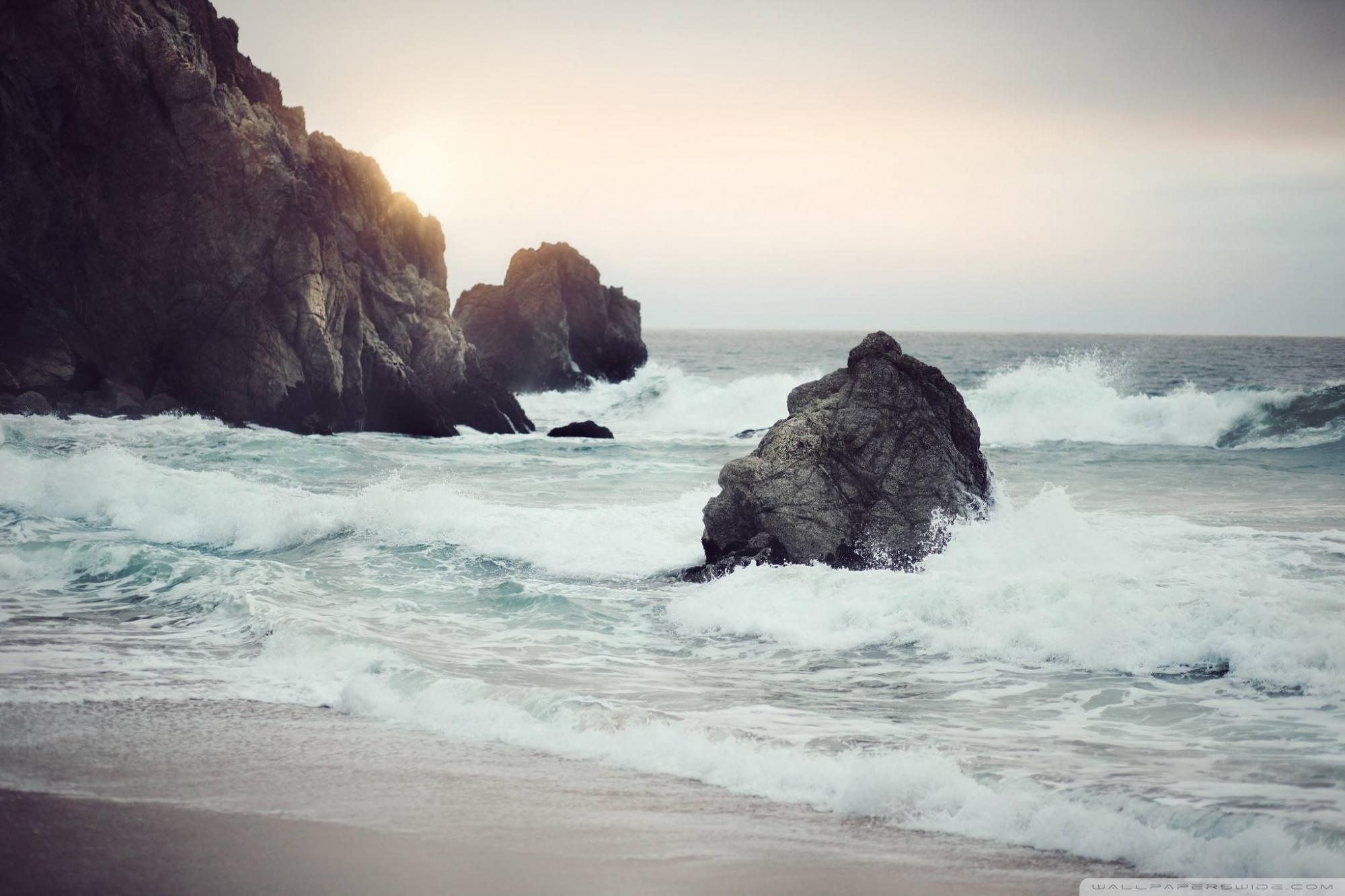 2000x1333 Oceanic Rock Wallpaper